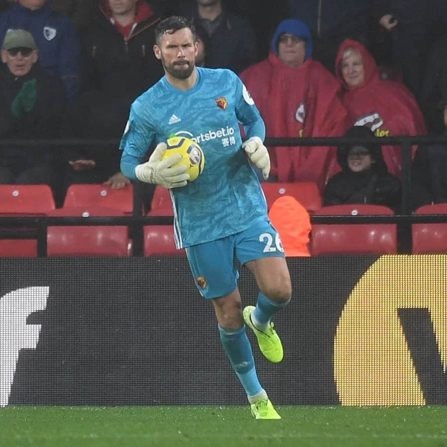 ベン・フォスターさんのインスタグラム写真 - (ベン・フォスターInstagram)「Always a tough game against @officialafcb A win is coming soon, time to stay positive and stay together. Brilliant support in awful conditions 👏 🐝 ⚽️ @watfordfcofficial #watbou #watfordfc #nike #sells @sellsgoalkeeperproducts」10月27日 2時36分 - benfosters