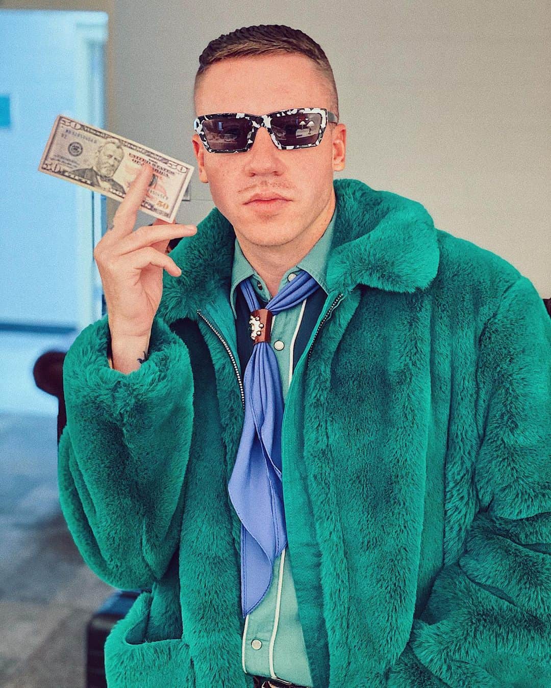マックルモアーのインスタグラム：「Top comment gets Venmo’d the $50, a follow and unlimited respect.」