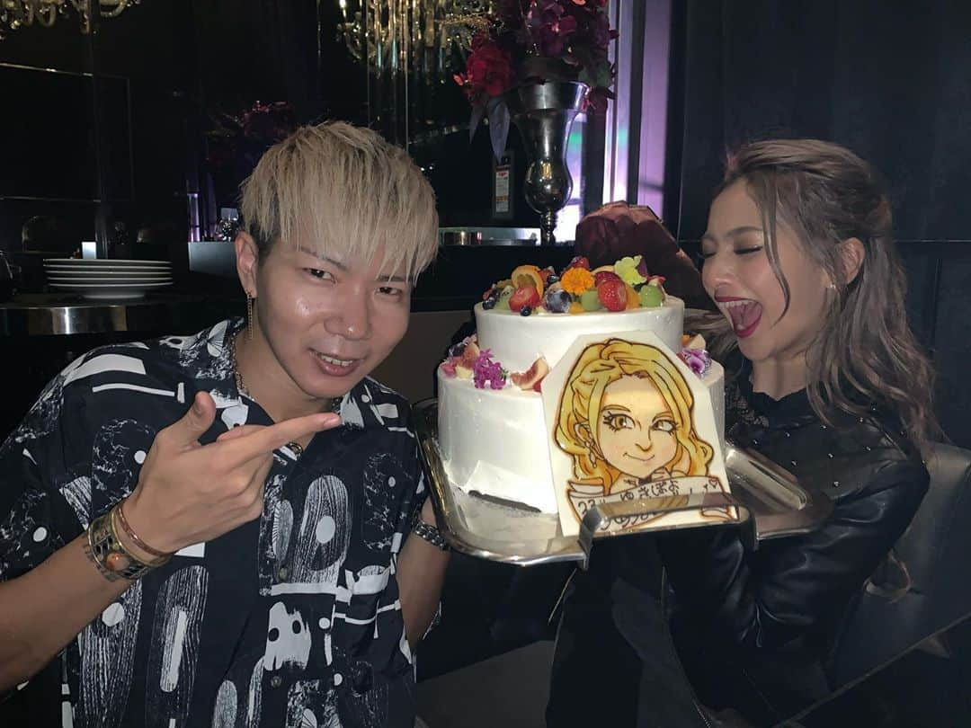 ゆきぽよさんのインスタグラム写真 - (ゆきぽよInstagram)「. . . Birthday surprise🎂🎉✨🎁. . . 嬉しすぎた福岡の皆様ありがとう❤️. . . #birthday #birthdaysurprise」10月27日 3時03分 - poyo_ngy