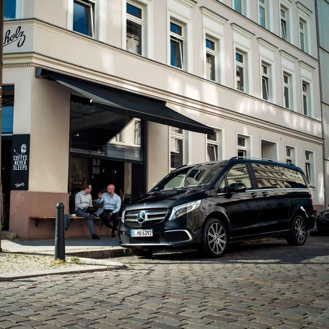 メルセデス・ベンツさんのインスタグラム写真 - (メルセデス・ベンツInstagram)「Make your move in the new V-Class and reach your destination with style and comfort.  #MercedesBenz #VClass #newVClass #MakeYourMove @blacklane」10月27日 3時00分 - mercedesbenz