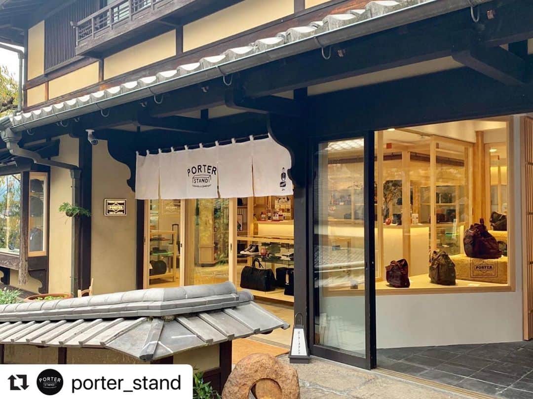 吉田カバン 表参道さんのインスタグラム写真 - (吉田カバン 表参道Instagram)「#Repost @porter_stand with @make_repost ・・・ 本日、『PORTER STAND KYOTO』がオープンしました。  3号店目の「KYOTO」は、京都を代表する観光地・清水寺に通じる産寧坂にあり、店内はその景観に寄り添うように日本の古くから用いられてきた天然素材で仕上げた落ち着いた空間です。清水の風情や四季を感じられる高感度でありながらカジュアルに立ち寄っていただけお店です。  吉田カバンの定番アイテムはもちろんのこと、独自にセレクトした雑貨などを豊富に取り揃えています。さらに、オープンを記念して製作したPORTER STANDオリジナルアイテムや、スペシャルなコラボレーションアイテムなども多数ご用意しております。  是非、この機会に新しい「PORTER STAND」の世界観をお楽しみください。スタッフ一同、皆様のご来店を心よりお待ちしております。  We are happy to announce that we have just opened PORTER STAND KYOTO today.  Its 3rd shop, “KYOTO” is located in a Kyoto’s iconic area, Sanneizaka, a path to Kiyomizudera. The luxury yet relaxing interior uses Japan’s traditional material to match the landscape.You will feel the atmosphere of Kiyomizu and the beautiful scenery of each season.  There will be curated various of accessories along with PORTER best-selling bags. We will also have PORTER STAND special items and collaboration products to celebrate the opening.  Please come and enjoy this new PORTER STAND.  We are looking forward to having you all.  #吉田カバン #ポーター #yoshidakaban #porter #luggagelabel #porteryoshida #porterflagshipstore #madeinjapan #japan #porterstand #shinagawa #tokyo #kyoto #kiyomizudera #sannenzaka #村上隆 #pokemon #pikachu」10月27日 12時34分 - porter_flagship_store