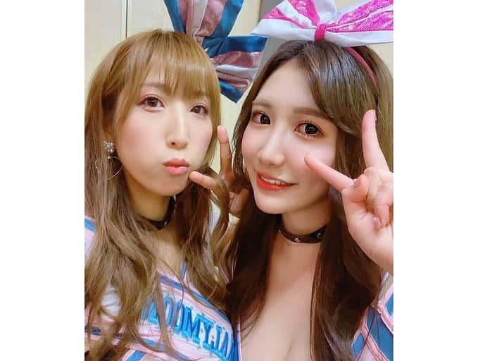 若月みいなさんのインスタグラム写真 - (若月みいなInstagram)「ぶっ飛びンゴ＠PPPハロウィン編🎃 前半は3人でオソロのチアガールコスしたよ👯‍♀️💗 後半はゲームでコスプレしたけど 今までもこれからも見れないような格好してたw 来てくれた方たちありがとう♥️ #event  #新宿レフカダ  #friends  #ぶっ飛びンゴ  #浜崎真緒  #彩奈リナ  #若月みいな  #MC  #リボルバーへッド さん #halloween  #costume  #チアガール  #はままおと彩奈氏はリメイクしたらすぃ  #わいデフォルト  #コスプレ三昧のイベントでした  #はままおのバースデーサプライズもしたよ  #また3人でイベントできたらいいな」10月27日 12時34分 - wakatsuki_cmore