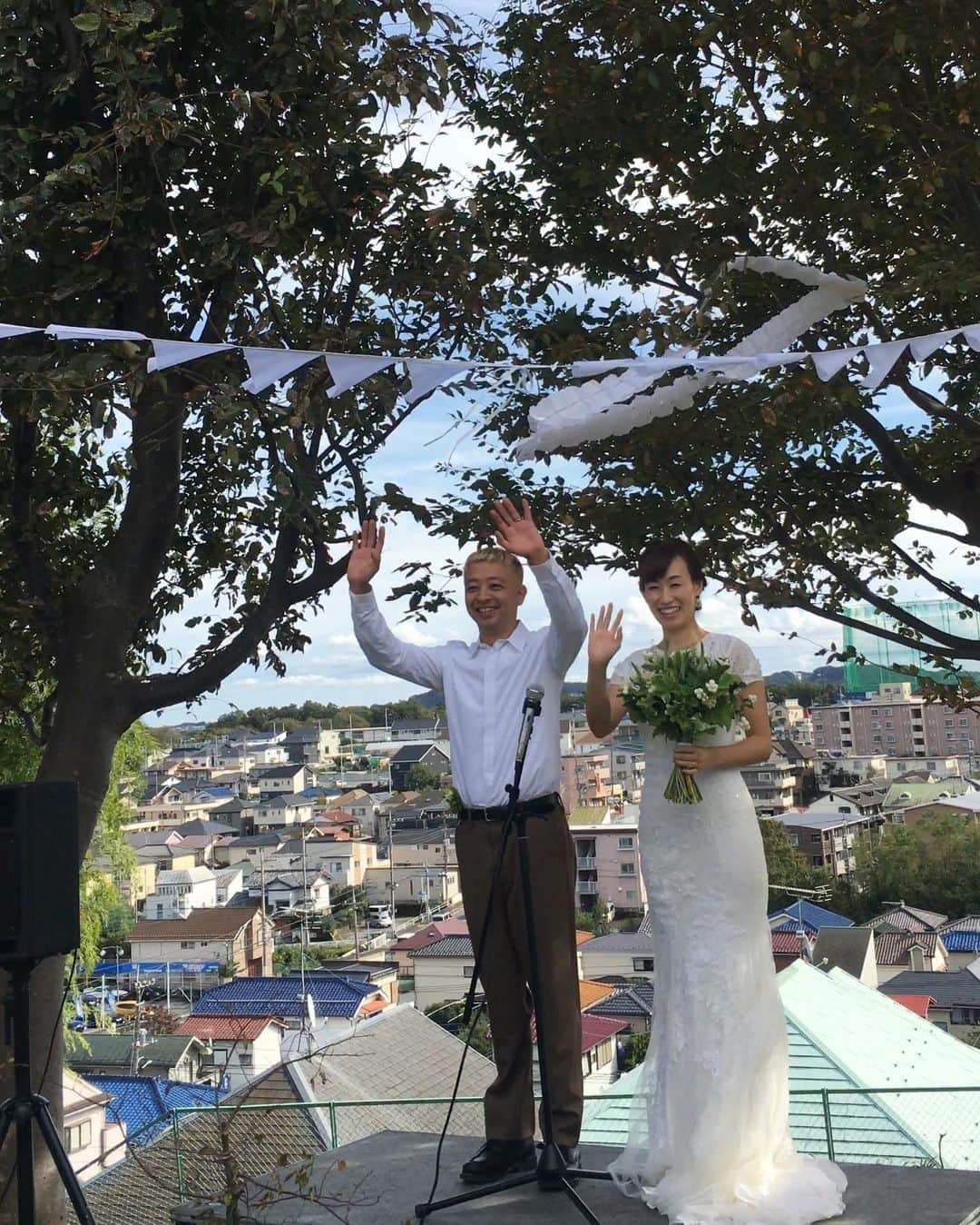 北澤 宏美さんのインスタグラム写真 - (北澤 宏美Instagram)「- 前日の大雨とはうってかわって昨日は素晴らしいお天気 最高なロケーションな中 和やかで温かいとてもとても素敵なパーティーでした🎈 改めてご結婚めでとうございます🤵🏼👰🏻💕 #祝」10月27日 12時52分 - romihy58