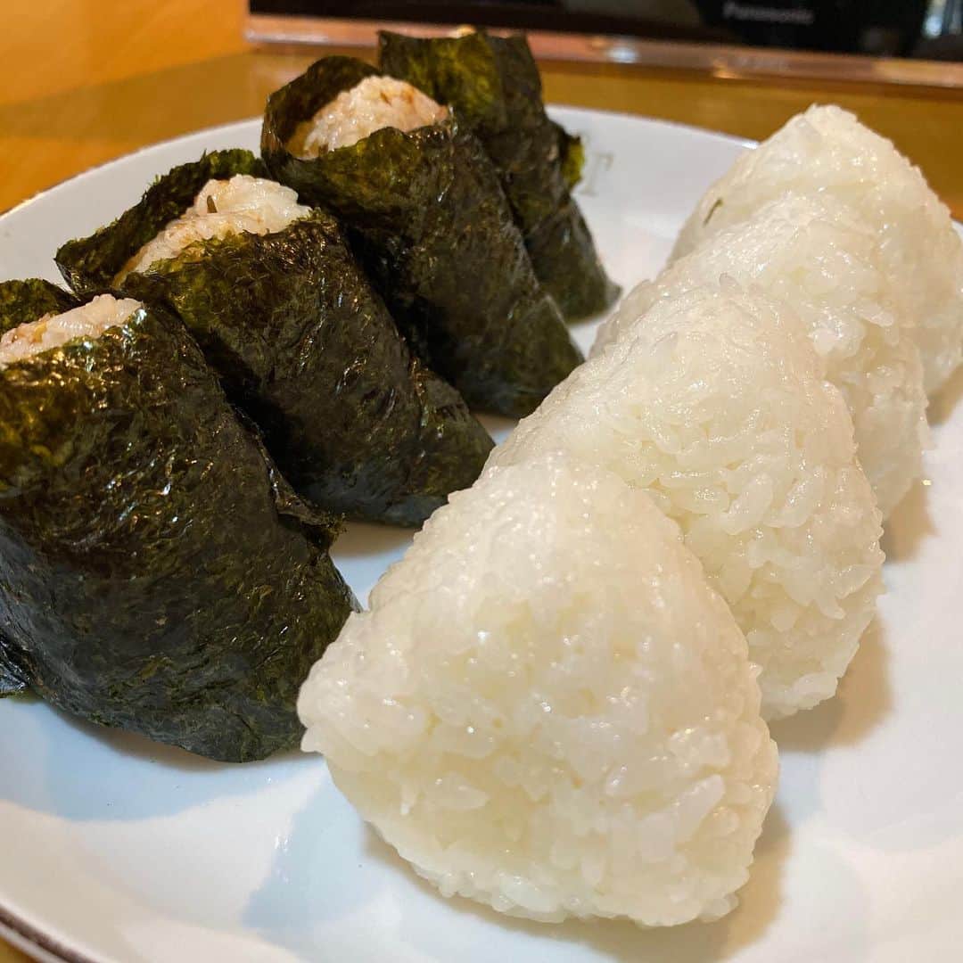 のインスタグラム：「風邪、だいぶ良くなりました。お昼はおにぎり。#OnigiriAction」