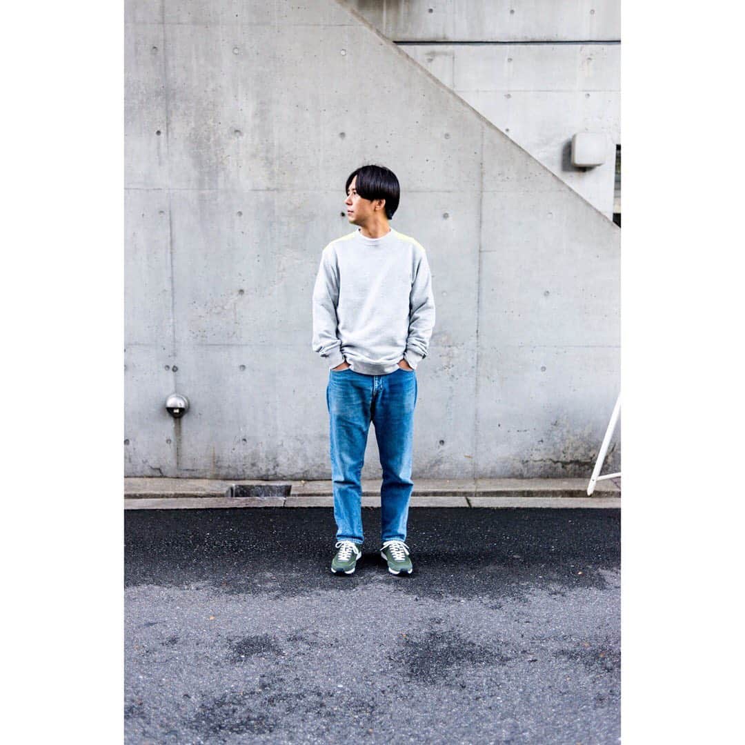 struct by blueover さんのインスタグラム写真 - (struct by blueover Instagram)「【SHORTY. TR】 SHORTY. TRのOLIVEにあわせたのはALOYEのスウェット。 デニムは数シーズン前のKUONです。 この合わせ方、100点！ #blueover #blueover_shortytr #スニーカー #struct_19aw」10月27日 13時12分 - blueover_struct