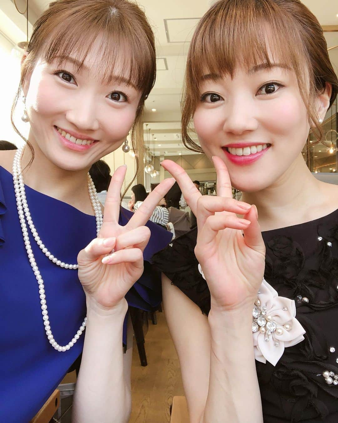 結乃かなりさんのインスタグラム写真 - (結乃かなりInstagram)「・ ・ ・ ご無沙汰しております😂 気付けば１ヶ月程、インスタあげてなかった💦 結乃、とーっても元気です🙆‍♀️ １ヶ月の間に、お誕生日を迎え、沢山の方にメッセージを送って頂き、お祝いして頂き、有難うございました🙇‍♀️✨ お誕生日プレゼントを下さった方々、生徒ちゃん、ホントに感謝してます❤️ こんな私ですが、これからも宜しくお願い致します☺️ ・ ・ 写真は、「しばらくインスタ載せてないけど、元気〜？」と、生存確認をしてくれたもあちゃんと❣️ ・ ・ #久々の再会#愛白もあ#結乃かなり#これからもよろしくお願いします #お出掛け前#腹ごしらえ#めっちゃ美味しい#パスタ#ランチ」10月27日 13時19分 - kanariyuino