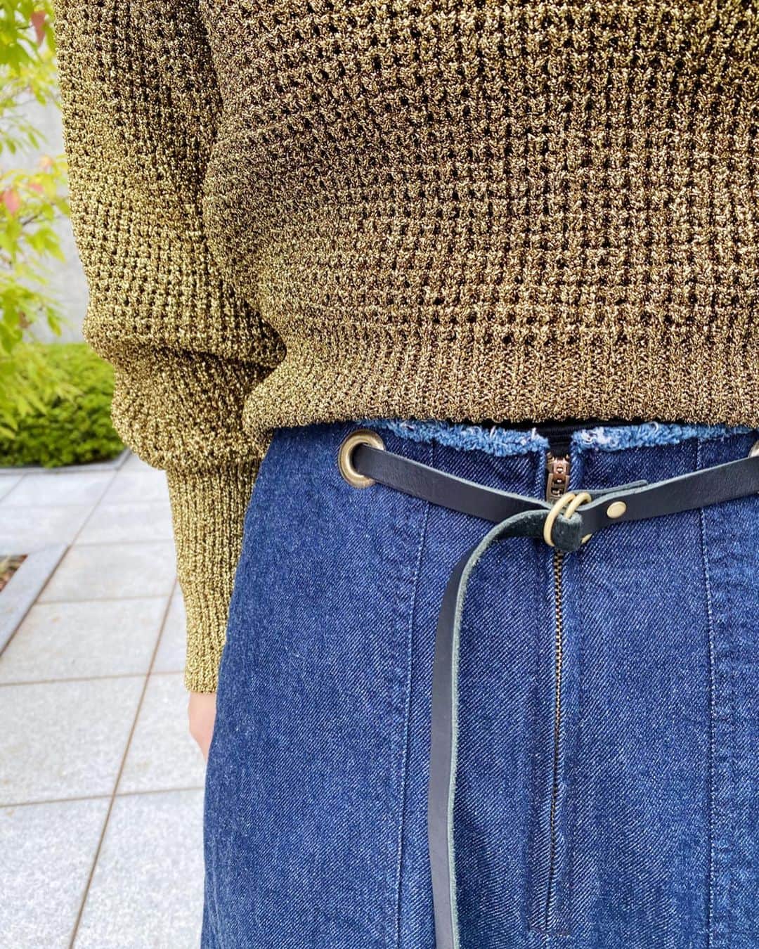 ジョンブルさんのインスタグラム写真 - (ジョンブルInstagram)「. JOHNBULL DENIM ﻿ ﻿ ﻿ DENIM WEARING OUTFIT #johnbulldenim﻿ ﻿ オンラインストアよりデニムの着回し特集ブログを更新！﻿ womens定番デニム3アイテムを、2コーデずつ合計6コーデをご紹介♪﻿ ﻿ 是非、冬のデニムスタイルのご参考に！！﻿ ﻿ ﻿ 着回しブログ⇒https://www.privatelabo.jp/contents/?p=1525199﻿ ※instagramストーリーズ/ハイライトからもご覧いただけます。﻿ ﻿ ﻿ ﻿ ﻿ JOHNBULL denim﻿ lot.ZP010_111 / ¥15,000(＋tax)﻿ ⇒https://www.privatelabo.jp/item/27284952.html﻿ ﻿ ﻿ SOLOTRE knit﻿ lot.M3818 / ¥15,600(＋tax)﻿ ﻿ ﻿ ﻿ ﻿ スタッフ身長：160cm　/　サイズ：トップスF/パンツM﻿ ﻿ ﻿ ﻿ ﻿ #johnbull #johnbullprivatelabo #johnbullonlinestore #johnbulldenim #denim #jeans #denimfashion #johnbullfeature #feature #2019fw ﻿ #ジョンブル #ジョンブルプライベートラボ #ジョンブルオンラインストア #ジョンブルデニム #デニム #ジーンズ #デニムファッション #岡山デニム #児島デニム #ジョンブル特集 #特集公開 #2019秋冬」10月27日 13時22分 - johnbull_private_labo