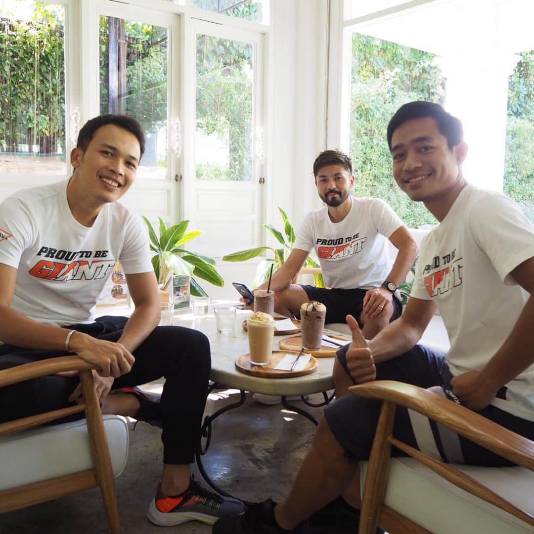 下地奨さんのインスタグラム写真 - (下地奨Instagram)「The last meeting of this season❤️ #bro #football #thailand #udfc #2019 #cafe #meeting #chiangmai @three_paengwong @phol_ph」10月27日 13時27分 - sho_shimoji