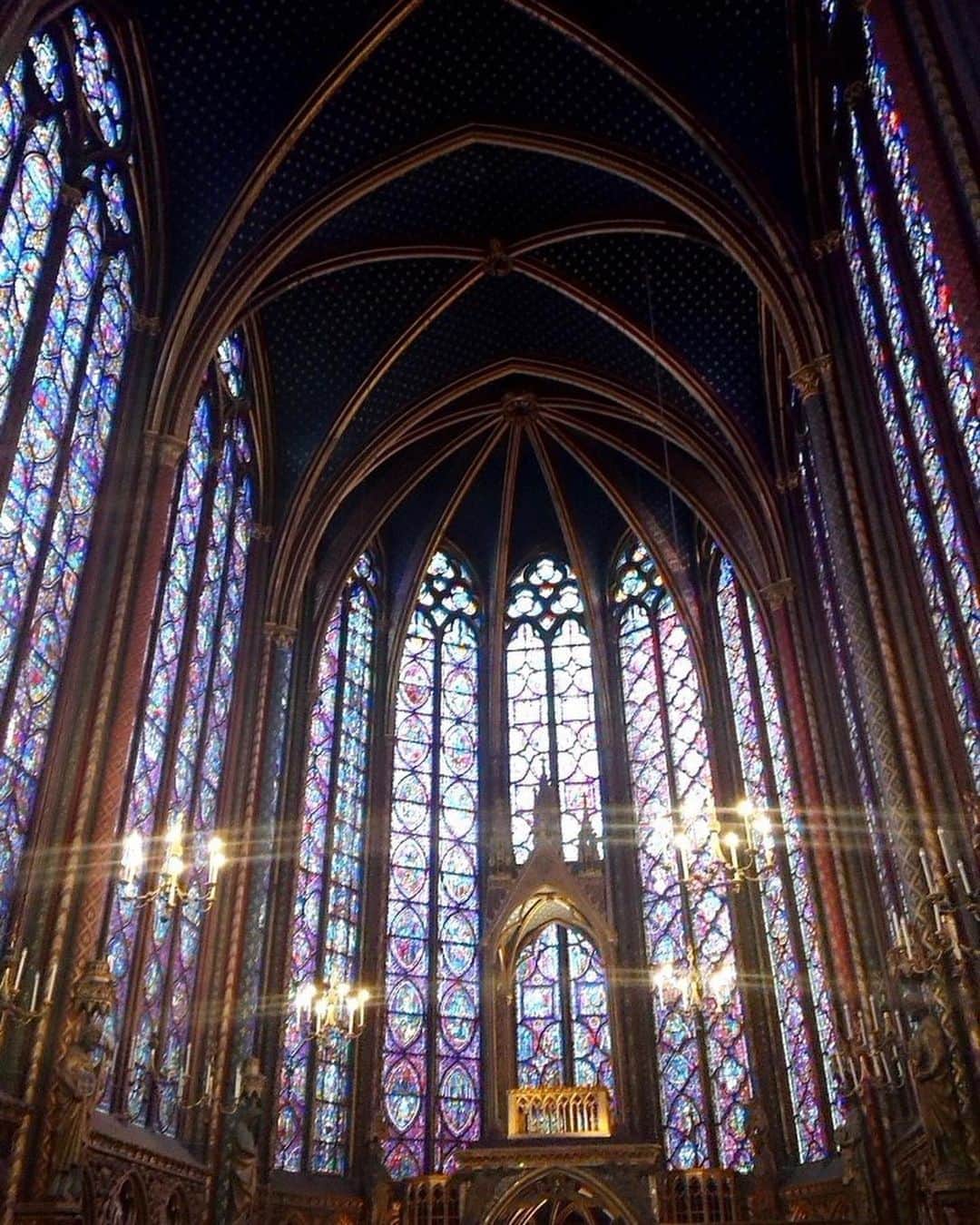 比嘉愛未さんのインスタグラム写真 - (比嘉愛未Instagram)「サント・シャペル⛪️✨ #Paris #Saintechapelle #stainedglass」10月27日 13時51分 - higa_manami