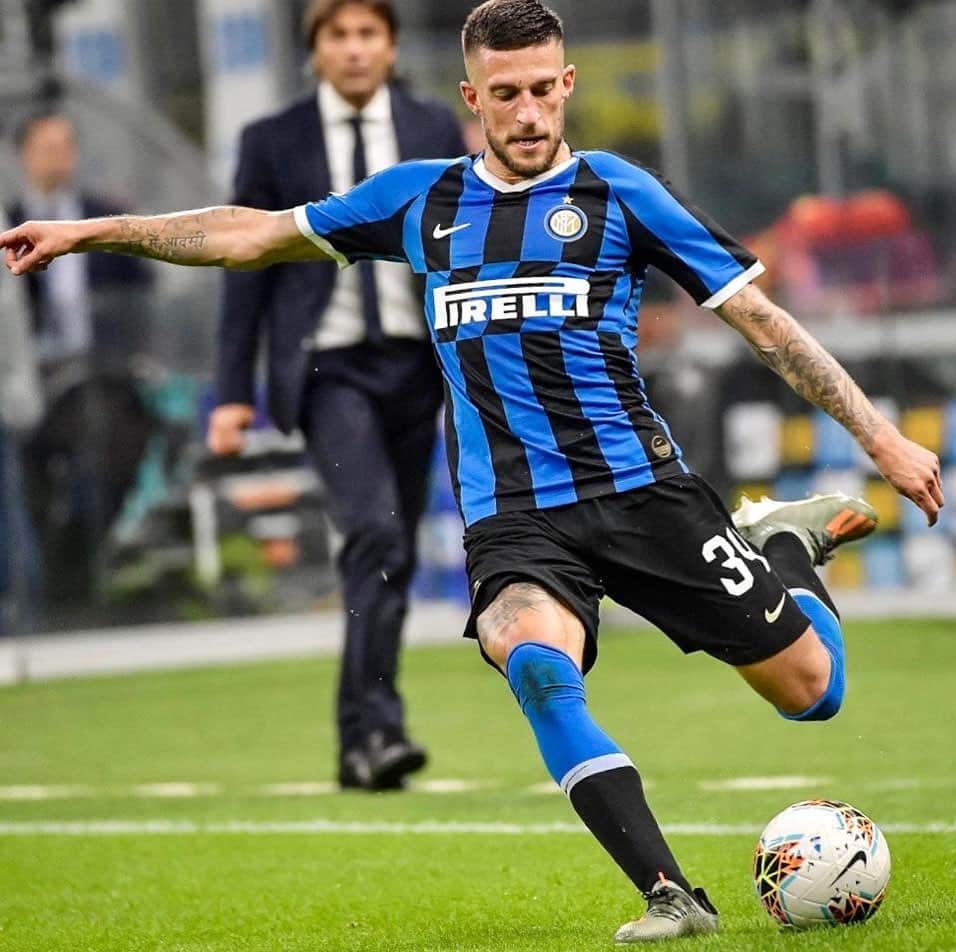 クリスティアーノ・ビラーギのインスタグラム：「C’è una grande amarezza di fondo. Perché potevamo vincere e potevamo essere di nuovo in testa alla classifica. Ma siamo stati in grado di riprenderla e abbiamo avuto occasione di ribaltarla. È questa la strada che dobbiamo seguire #inter ⚫🔵」