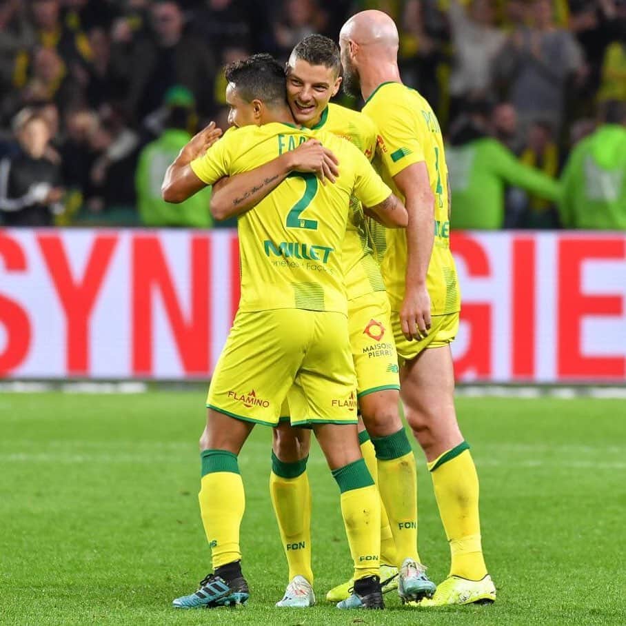 アンドレイ・ジロットのインスタグラム：「Força irmão você é guerreiro e vai passar por tudo e voltar mais forte do que nunca! Deus está do seu lado e sabe de todas as coisas... Logo vamos estar juntos em campo novamente! Conte comigo sempre 👊🏼🙏🏼🔰💚」