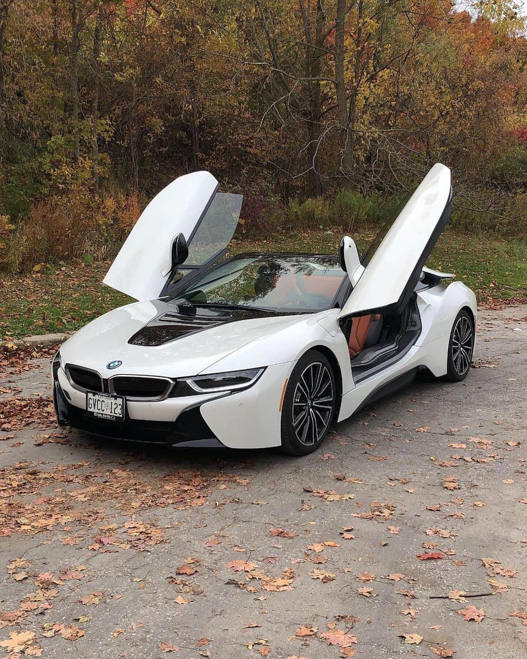 CarsWithoutLimitsさんのインスタグラム写真 - (CarsWithoutLimitsInstagram)「Taking out the BMW i8 Roadster from our friends @bmwnewmarket  #carswithoutlimits #bmw #i8 #i8roadster #bmwnewmarket」10月27日 6時20分 - carswithoutlimits