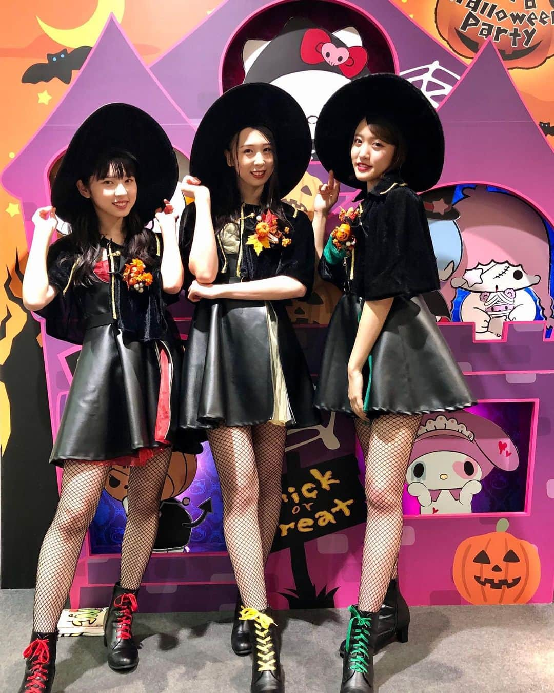 ときさんのインスタグラム写真 - (ときInstagram)「SPOOKY PUMPKIN 2019 でした😉💕 サンリオピューロランドでのライブステージは貴重なもので、とても楽しかったです😊🍀💖🧡🌈 ✨ ・ これからエルムに向かいます🙌 私たちがどんな仮装をするかも楽しみにしてほしいけど、みなさんの仮想も楽しみです🥰 ・ HAPPY HALLOWEEN＆Trick or Treat🍭🍬🍫👻🎃 #halloween #ハロウィン #ハロウィンイベント #spookypumpkin #サンリオピューロランド #サンリオ #東京 #tokyo #多摩 #ringomusume #りんご娘」10月27日 6時29分 - toki_ringomusume