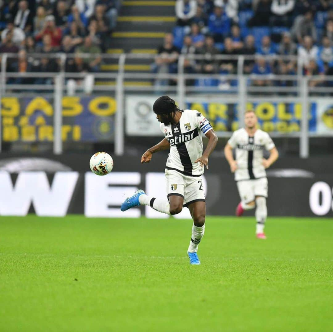 ジェルヴィーニョさんのインスタグラム写真 - (ジェルヴィーニョInstagram)「Un ottimo punto preso allo stadio Giuseppe Meazza!! #forzaparma 💛💙 #interparma  @ykaramoh merci pour 🎯 •••••••••••••••••••••••••••••••••••••••••••••••••• @parmacalcio1913 ⚽️ @andreacantini.photos 📸 •••••••••••••••••••••••••••••••••••••••••••••••••• #gameday #parma #calcio #seriea #goal #picoftheday #italia #focus #teamspirit #team225」10月27日 6時31分 - gervinhofficial