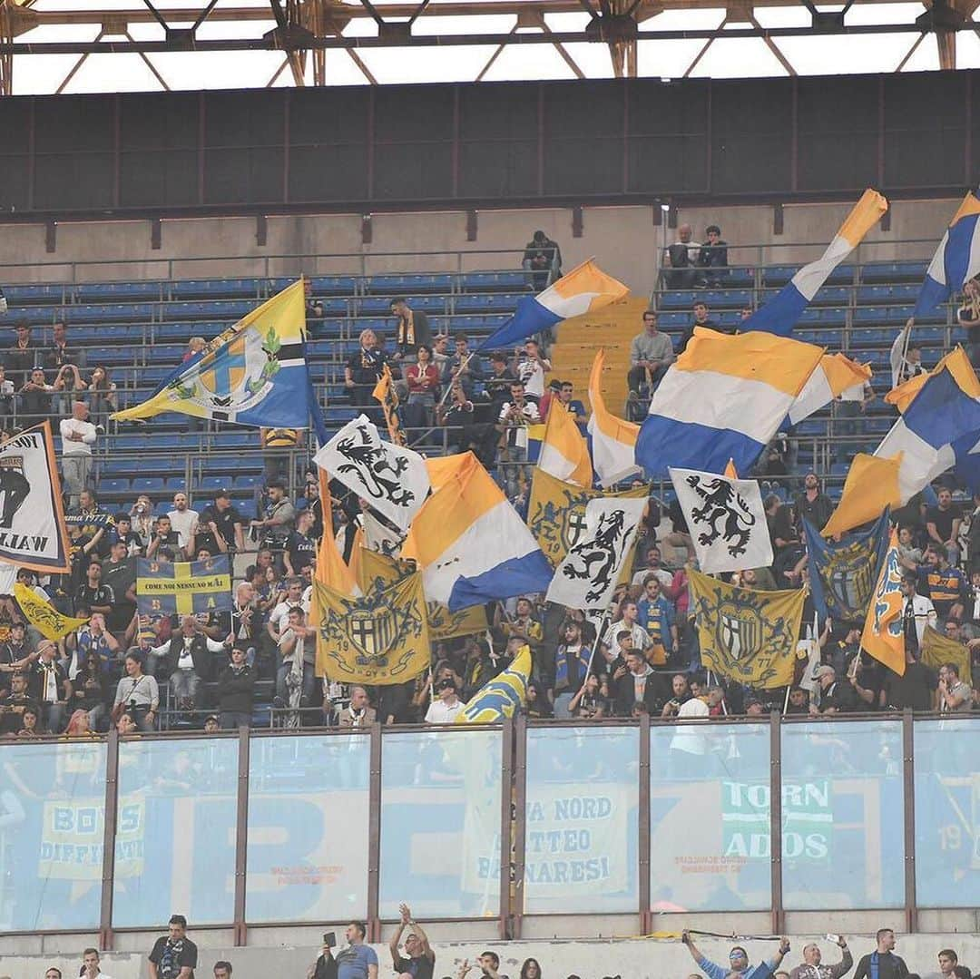 ジェルヴィーニョさんのインスタグラム写真 - (ジェルヴィーニョInstagram)「Un ottimo punto preso allo stadio Giuseppe Meazza!! #forzaparma 💛💙 #interparma  @ykaramoh merci pour 🎯 •••••••••••••••••••••••••••••••••••••••••••••••••• @parmacalcio1913 ⚽️ @andreacantini.photos 📸 •••••••••••••••••••••••••••••••••••••••••••••••••• #gameday #parma #calcio #seriea #goal #picoftheday #italia #focus #teamspirit #team225」10月27日 6時31分 - gervinhofficial