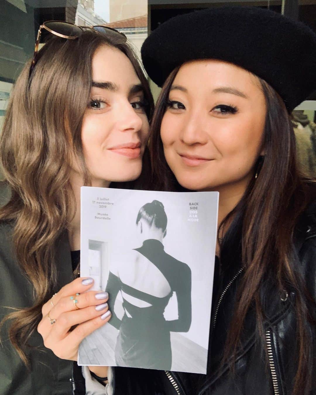 リリー・コリンズさんのインスタグラム写真 - (リリー・コリンズInstagram)「Always got your back @ashleyparklady. A day at the Musée Bourdelle, Fashion From behind...」10月27日 6時41分 - lilyjcollins