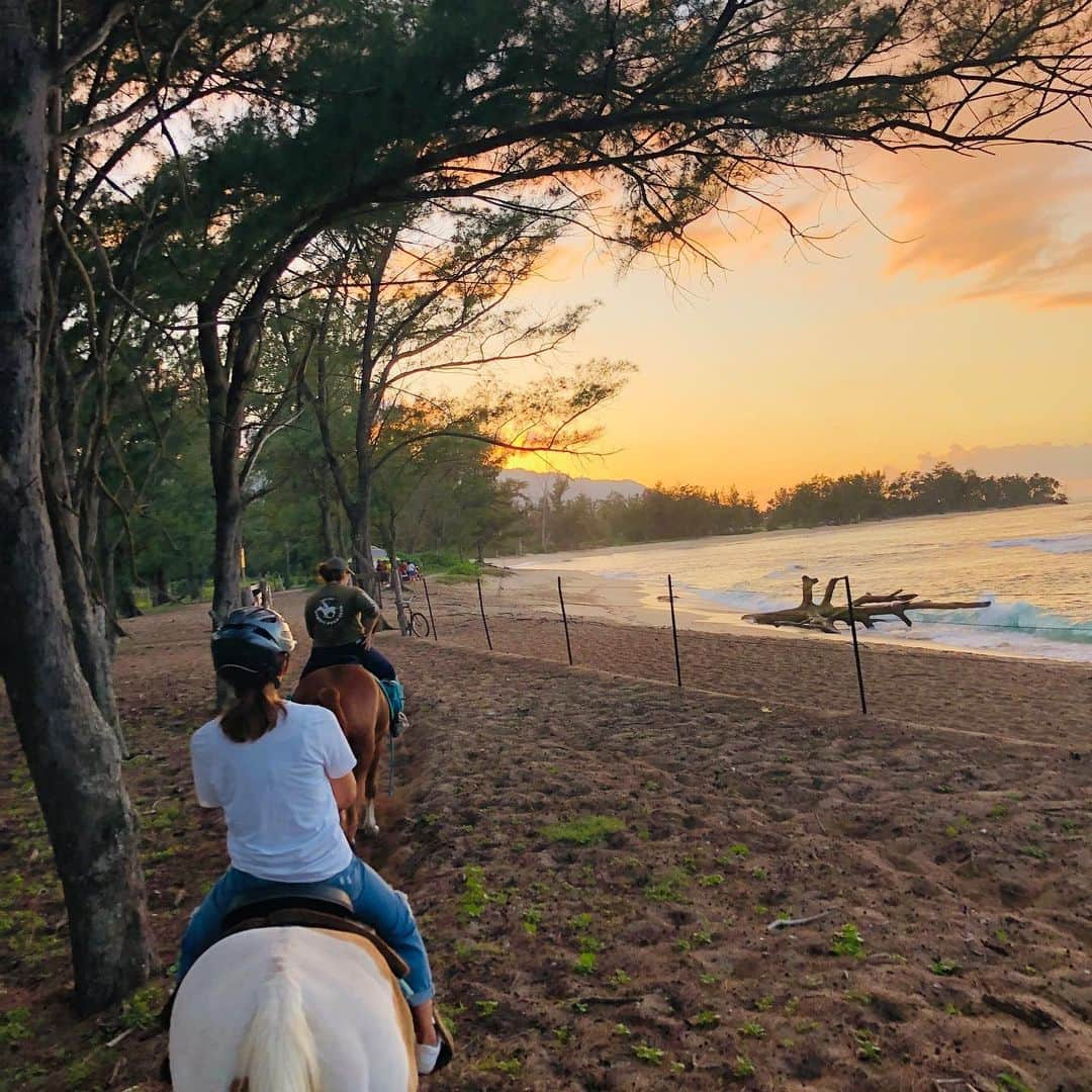 堀加奈子さんのインスタグラム写真 - (堀加奈子Instagram)「大自然を満喫した6日間🏝☺️☺️ リフレッシュできた最高のお休みでした‼️ . 火曜日からまたサロンに戻りますのでよろしくお願い致します🤲 . #hawaii #surf #horseriding #humburger #honolulu #beach  #jetlag #hawaiipoloclub」10月27日 6時48分 - belle_kana