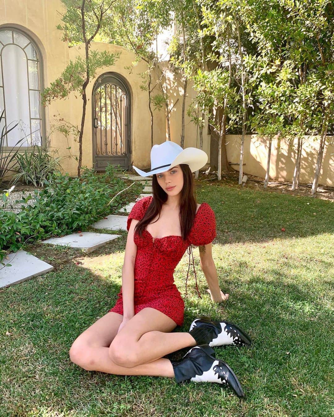 ソニア・ベン・アンマーのインスタグラム：「French cowgirl」