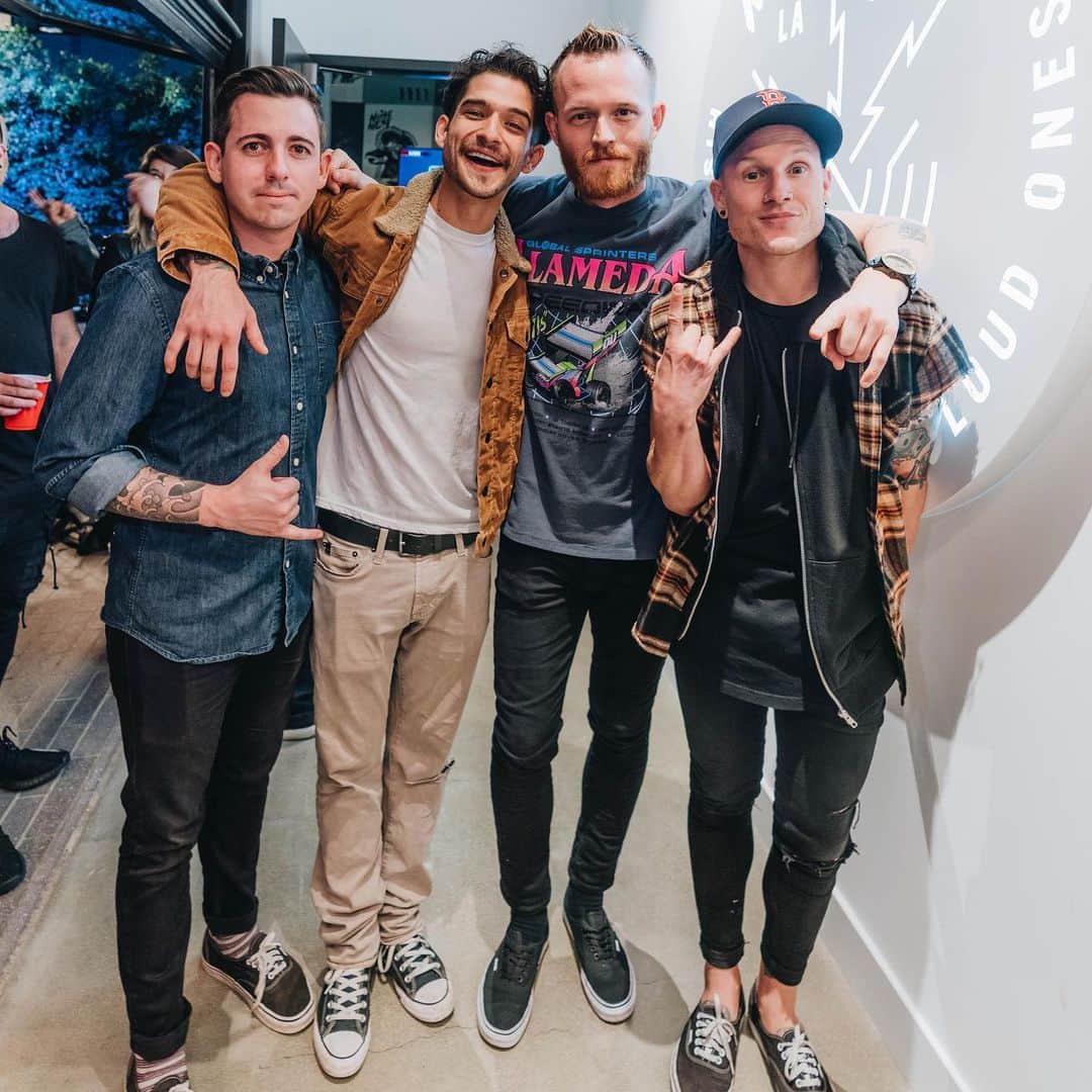 タイラー・ポジーのインスタグラム：「The biggest noise around. Thanks to @johnfeldy @nickgross Jon Cohen @bignoise for genuinely showing us what it’s like to feel welcomed and supported. They may be a new label but they are a goddamn well oiled machine that puts love for what they do and who they do it with first. Then comes the magic you hear through the speakers. @fivenorthofficial putting out our first EP before the year is up under our big noise allies. More songs to dance to. Photos from opening of @thenoisenest new recording studios 10/23/19」