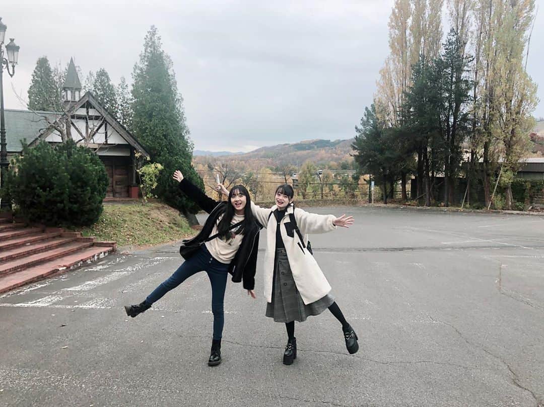 ニコ☆プチのインスタグラム：「❄️ 今日はユナ＆えっちゃんでジディーイベントin旭川🐄✨ . . 頑張るぞ~~😆💓 @ziddy_official  #石山えこ  #高比良由菜  #北海道はでっかいどう  #雪の美術館 #に行ってみた☃️」