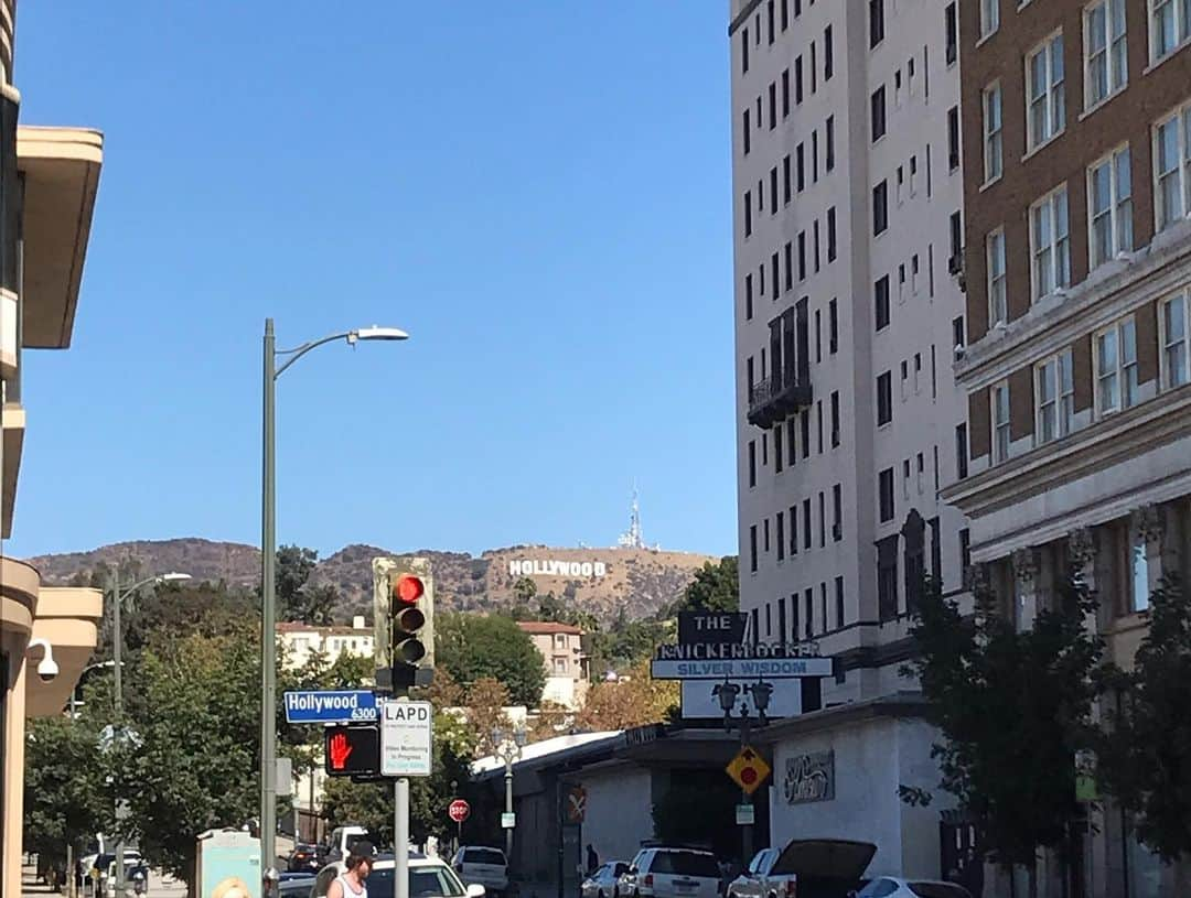 Jongkook Shinさんのインスタグラム写真 - (Jongkook ShinInstagram)「기대했던 만큼 좋았다 ☕️ #intelligentsia #coffee #hollywood #usa」10月27日 8時44分 - jongkookshin