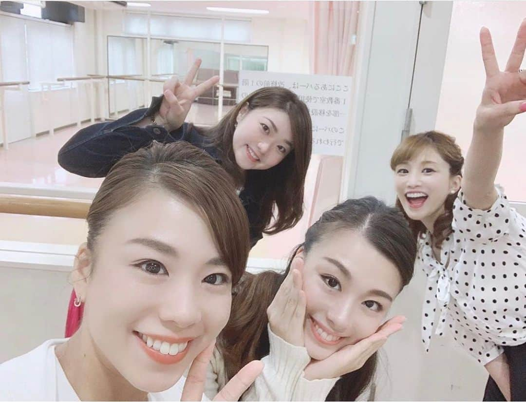 愛風ゆめさんのインスタグラム写真 - (愛風ゆめInstagram)「先週のレッスン終わりに📸 偶然、94期娘役が揃ったのでした❤️🧡💛 ＊ #夢羽美友 ちゃん#夢花らん　ちゃんたちは#バレエリトミック  のレッスン🎶 #紫乃加りあ　ちゃんも💕 #宝塚　#宝塚歌劇団 #94期　#同期　　#娘役　#花組　#月組　#レッスン　#宝塚音楽学校」10月27日 10時03分 - yume_aikaze