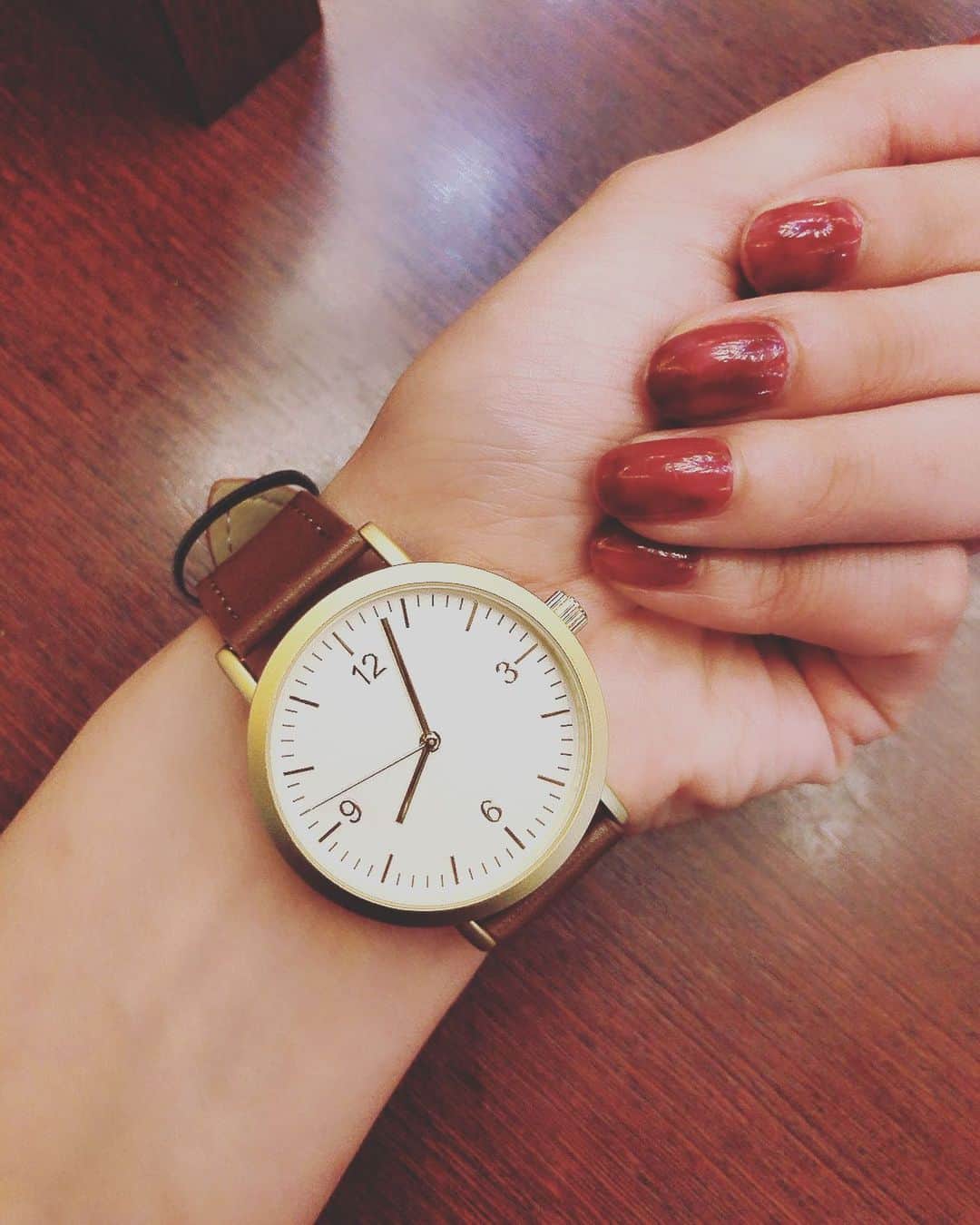 四宮吏桜さんのインスタグラム写真 - (四宮吏桜Instagram)「腕時計が全滅してしまったので 新しい腕時計❤️✨ みやすくていい感じ☀️😌 #腕時計」10月27日 10時00分 - rio_s_0221
