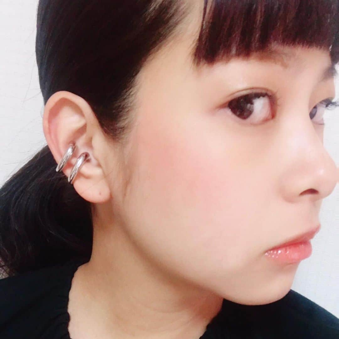 知念美加子さんのインスタグラム写真 - (知念美加子Instagram)「顔面。 ・ ・ 投稿するネタないな〜って下書きあさってたら、投稿しようと思ってたのだろう写真たちがあったのでまとめて。（雑） ・ ・ メイクもヘアアレンジも好きだけど、基本はめんどくさいと思ってる。← ・ ・ ・ ・ そんな爪の甘さがでてますね。笑 ・ ・ ・ #ヘアメイク　#めんどくさい #でも好き　#好きと性格が一致しない」10月27日 10時08分 - chinenmikako