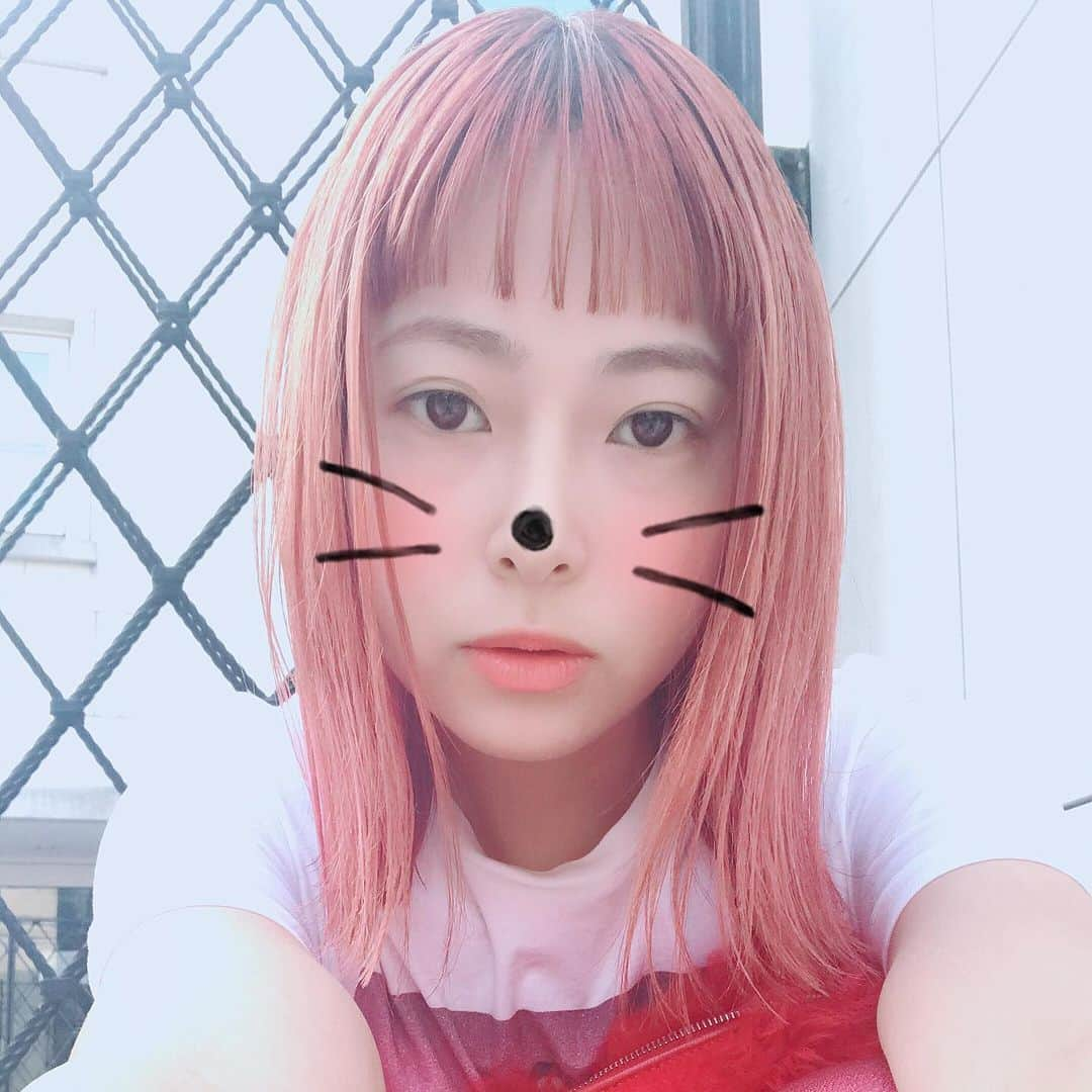 知念美加子さんのインスタグラム写真 - (知念美加子Instagram)「顔面。 ・ ・ 投稿するネタないな〜って下書きあさってたら、投稿しようと思ってたのだろう写真たちがあったのでまとめて。（雑） ・ ・ メイクもヘアアレンジも好きだけど、基本はめんどくさいと思ってる。← ・ ・ ・ ・ そんな爪の甘さがでてますね。笑 ・ ・ ・ #ヘアメイク　#めんどくさい #でも好き　#好きと性格が一致しない」10月27日 10時08分 - chinenmikako