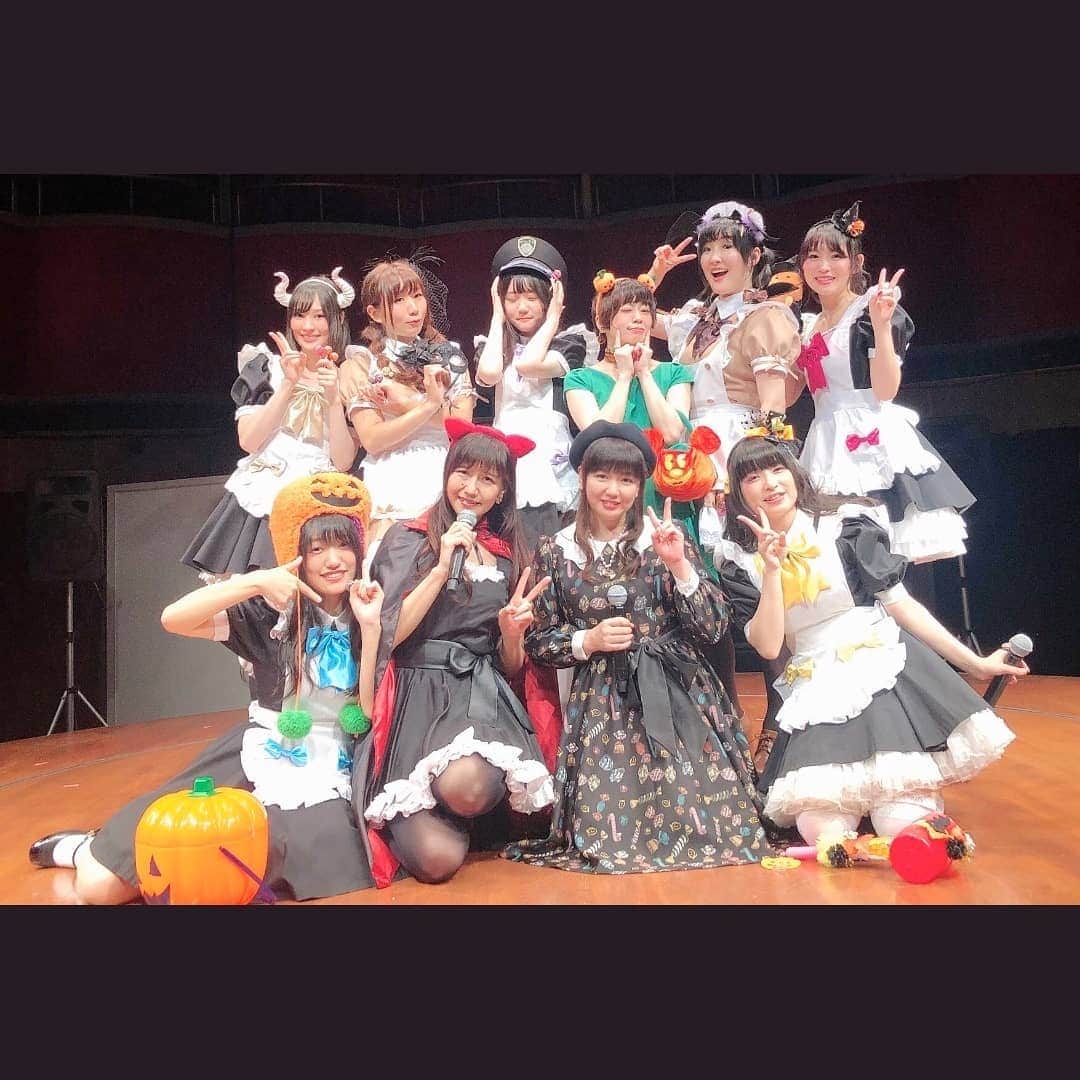 のインスタグラム：「2019.10.20 #みんなと記念撮影♪ #みんなと記念撮影その２♪ #楽しい時間をありがとうございました♡ #さくら組法被さんとっても嬉しかったです！！涙 #次回は12月8日のクリスマスイベントでお会いしましょう♡ #一年で一番大好きなクリスマスの季節がやってきます♡ #さくにゃんサンタに会いに来てね♡ #17メイドカフェアネモネ #メイドカフェだよさくら組 #オフィスアネモネ #イベント #セブンティーンズメイドカフェ #品川プリンスホテルクラブeX #井上喜久子　さん #ふしだりほ　ちゃん #藤川茜　ちゃん #井上ほの花　ちゃん #植田ひかる　ちゃん #石川千夏　ちゃん #白羽みな　ちゃん #高岡千紘　ちゃん #中野亜美　ちゃん #声優 #野川さくら #さくにゃん #野川さくらのチョコレートたいむ第32回目」