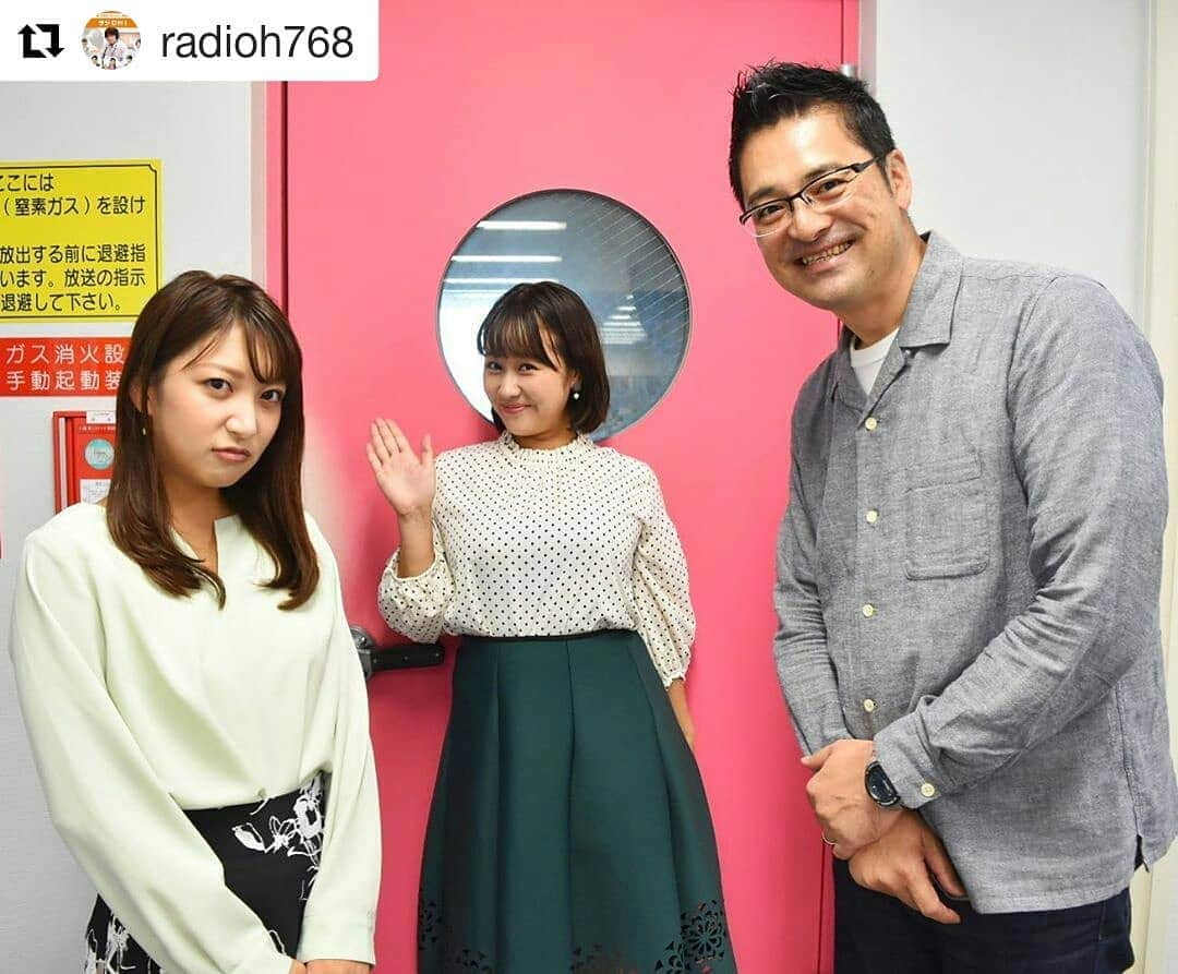 岡山放送さんのインスタグラム写真 - (岡山放送Instagram)「#Repost @radioh768 (@get_repost) ・・・ . 矢野ちゃんの得意技。 . 遠！ . 近！ . 法！ . #OHK #岡山放送 #8ch #アナウンサー #矢野みなみ #上岡元 #今川菜緒 #今なら戻れる #遠近法 #電柱」10月27日 10時22分 - ohk_official