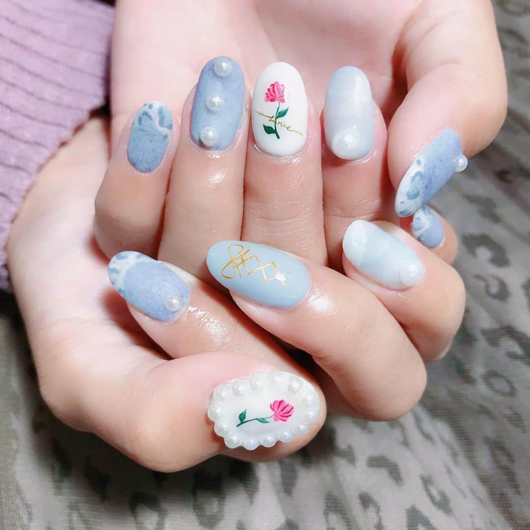 R!Nのインスタグラム：「New Nail💅 今回はグレーで落ち着いたネイルに😌  ちえさんいつも可愛いネイルありがとうございます😊  @chiekonakayama  #nail #グレー #ヒョウ柄 #ネイル #flower #gray #レオパードネイル」