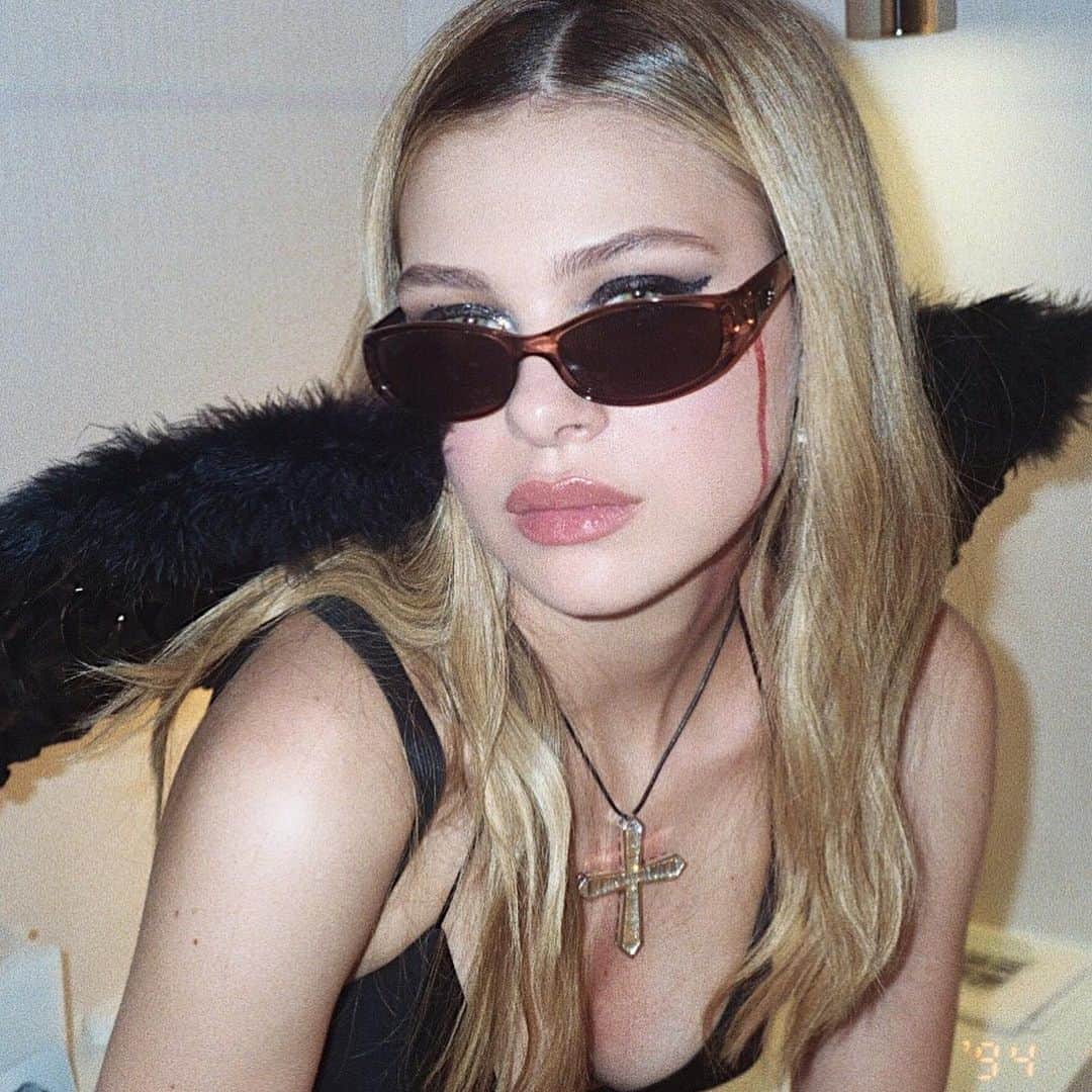 ニコラ・ペルツのインスタグラム：「don’t call me angel」