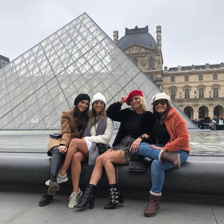 Susana Vieiraさんのインスタグラム写真 - (Susana VieiraInstagram)「Ainda sobre Paris , mas já em casa !!! Michelle,Patricia ,Ketryn e eu 💖💖💖💖」10月27日 10時52分 - susanavieiraoficial