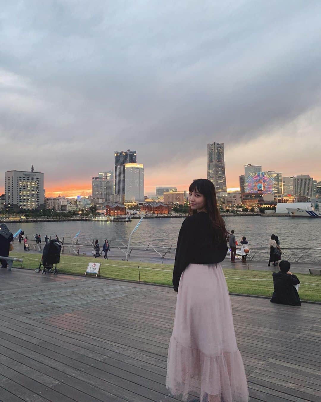 津島衣里さんのインスタグラム写真 - (津島衣里Instagram)「おはよう! わたしの大好きな場所☺︎♡ #みなとみらい #大桟橋」10月27日 10時52分 - eritsushima_official