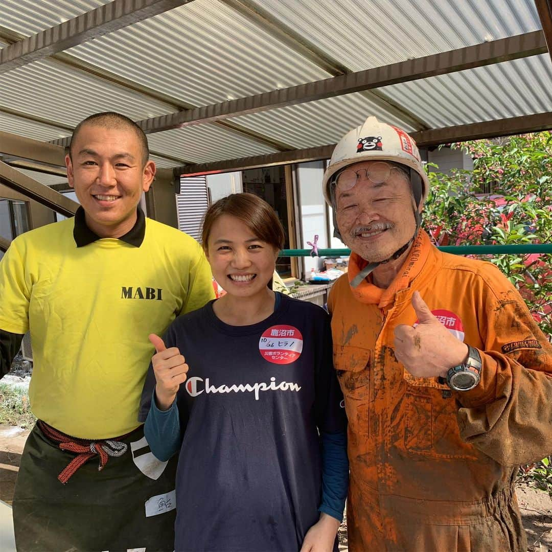 平野 早矢香さんのインスタグラム写真 - (平野 早矢香Instagram)「先日の台風に続きその後の大雨の影響もあり、多くの場所で水害被害がでています。私の地元の鹿沼市、特に旧粟野町では台風19号で多くの方が被害に遭われ、それまでの日常生活に戻れずに辛い思いをされています。 そんな中私は地元で初めてボランティアに参加しました。たくさんの方がボランティアとして集まる中、私の班は五人一組、ボランティアのプロの班長さんのもと、現場で被災者の方と相談しながら作業にあたります。 私達の班はお家の床下の泥に水を流し、泥を薄めて家の外に流していく作業。なかなか終わりの見えない作業ですが「それをやり続けるしかない」 かなり根気のいる作業です。 私は半日しかお手伝いができず申し訳ないと班長さんにお話したところ、班長さんが話してくれたことは「ボランティアはできる人ができることをやればいいんだよ。ボランティアだって無理しないこと。」班長さんは広島からご自身の車で12時間かけて鹿沼市に来て、車で寝泊まりをしながらボランティア活動をしてくださっています。 泥だらけになりながらも笑顔で班の皆さんをまとめ、そして被災者の皆さんをも笑顔にする班長さんをはじめ、チームを組ませていただいた班の皆さん色々なことを教えてくださりありがとうございました！  被災されている場所はたくさんありますが、あまり報道されない地元の鹿沼の被災地の皆さんやボランティアの皆さんからどんどん発信してほしいというご要望があり今回発信させていただくことにしました！ 鹿沼市のボランティアに参加をしていただける方がいらっしゃいましたら、写真にあります連絡先へお問い合わせをお願い致します！まだまだ復興には時間がかかると思います。ぜひみなさんのご協力をお待ちしております！！ #台風19号 #台風被害 #被災地 #栃木県 #鹿沼市 #口粟野 #被災地支援 #ボランティア」10月27日 10時55分 - sayakahirano0324