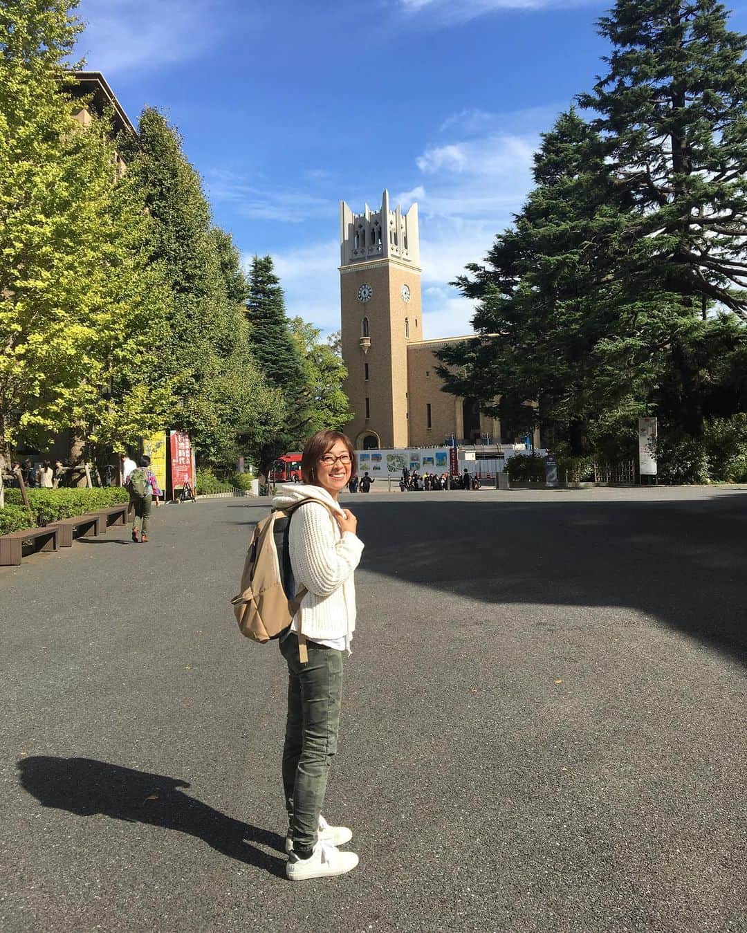 小西美穂のインスタグラム：「おはようございます！学びの秋🍁ですね！ ・ #早稲田大学 #キャンパス #読書の秋 #社会人大学院生 #大学院生 #社会人大学生 #大学院生の日常 #ジャーナリズム #masterstudent #gradschoollife #gradschoolgrind #backtoschool」