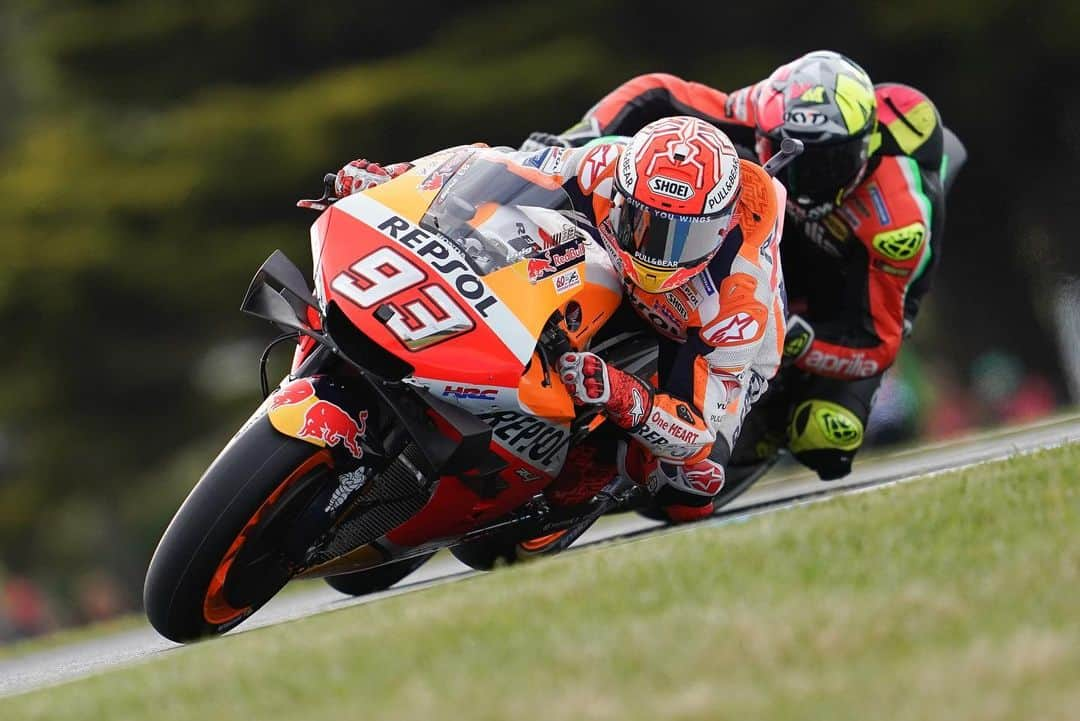 レプソル・ホンダさんのインスタグラム写真 - (レプソル・ホンダInstagram)「Two-up rides over Lukey Heights. 🛵 • • • #AustralianGP #25RepsolHonda #Repsol #MotoGP #Honda #Racing #RepsolHonda #HRC #RC213V #MM93 #MarcMarquez #MM93🐜 #ThePowerOfDreams #Motorcycle #Australia #Oz #AusGP」10月27日 11時02分 - hrc_motogp