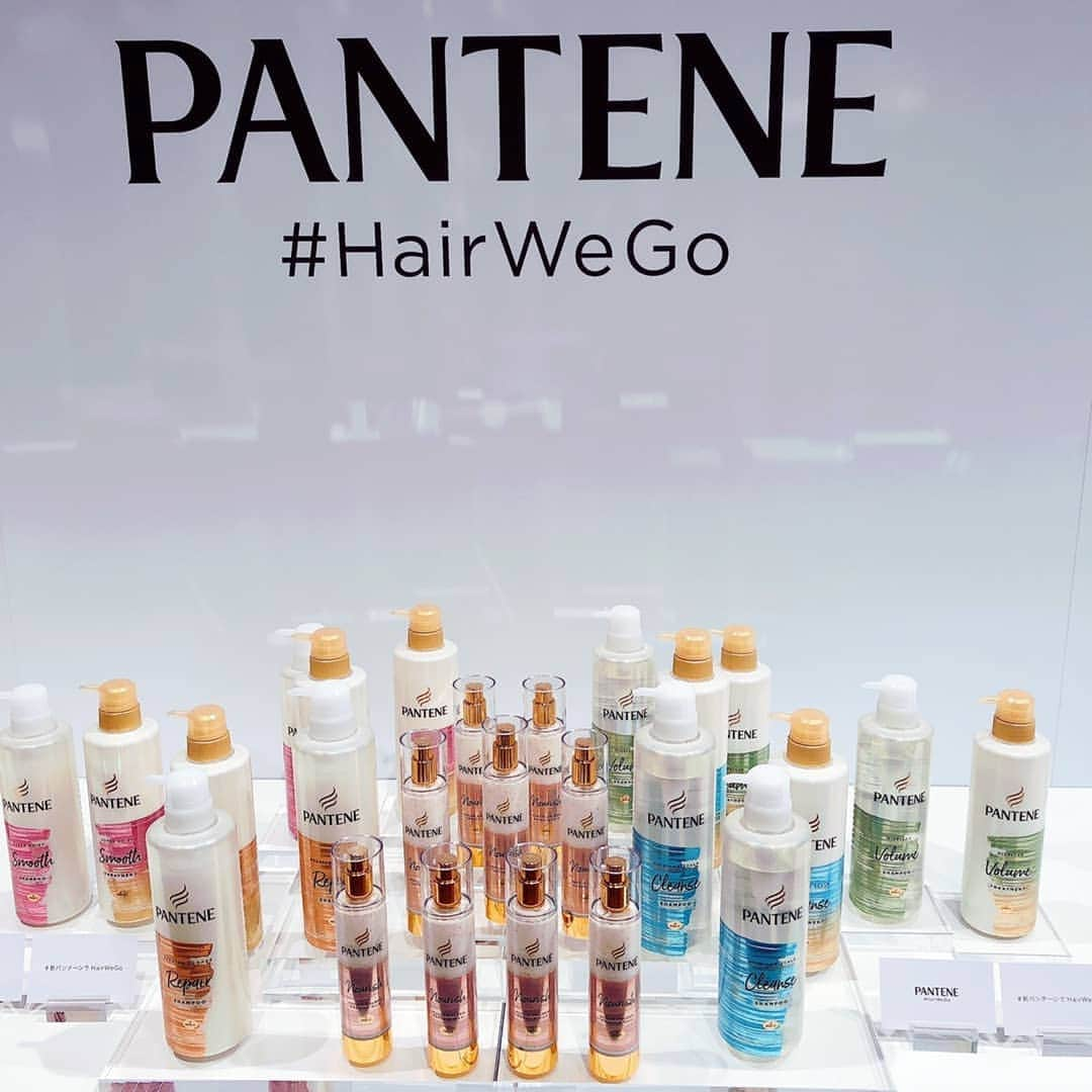 垰智子さんのインスタグラム写真 - (垰智子Instagram)「約10年ぶりに新しくなった、 @pantene_jp_official の発表会に行って来ました✨ . 新パンテーンは、夕方5時以降も髪に自信が持てるように、悩みに合わせたヘアケアを選べるラインナップに♡ . 今回特許取得済みのぷるぷるカプセルトリートメントが含まれていて、従来品の3倍もの濃厚なトリートメントを凝縮していて、使う直前に混じり合ってくれるから、ダメージケア出来るのにとっても軽い仕上がりになるの.。o○ . 理想の髪がずっと続いてくれるから、自信を持って1日を楽しめるよね♪ . ぜひ、自分のお悩みに合わせたシリーズを見つけてみてね😘 . #夕方5時でもhairwego #新パンテーンでhairwego #パンテーン #ぷるぷるカプセルトリートメント #洗い流さないトリートメント #vocest #vocemagazine #beauty #haircare #treatments #pantene #partnershipwithpantene」10月27日 11時09分 - taotao_tomo