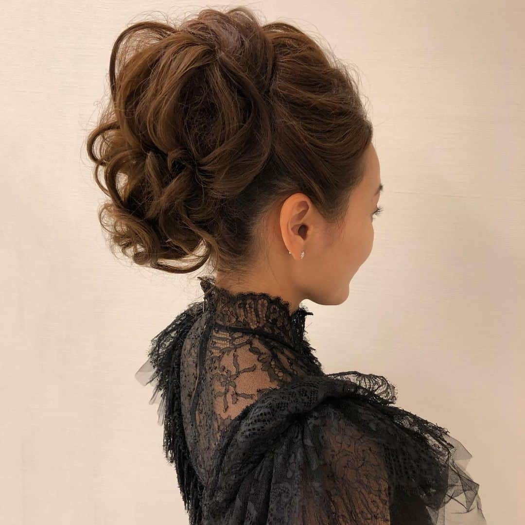 Tomoyo Kitamuraさんのインスタグラム写真 - (Tomoyo KitamuraInstagram)「先日のお客様。 ポニー風アップ。  #ヘアメイク #ヘアセット #ヘアアレンジ #ヘアスタイル #銀座#美容師 #ウェディング#ウェディングヘア #ブライダル#ブライダルヘア #結婚式#プレ花嫁#花嫁#前撮り#着物#浴衣 #シニヨン#ダウン#夜会巻き #ヘアメイクリハーサル #bride#bridehair#bridal#updo#upstyle」10月27日 11時09分 - tmy_o3.pugmi