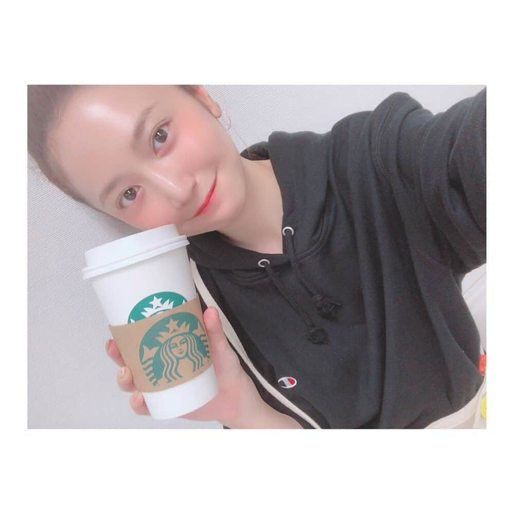 葉月ゆめさんのインスタグラム写真 - (葉月ゆめInstagram)「ほうじ茶ティーラテ オールミルク、すき。🥛☕️♡ #starbucks #starbuckscoffee #スターバックス #スタバ #ほうじ茶ティーラテ #オールミルク #ねむい」10月27日 11時18分 - yume_hazuki