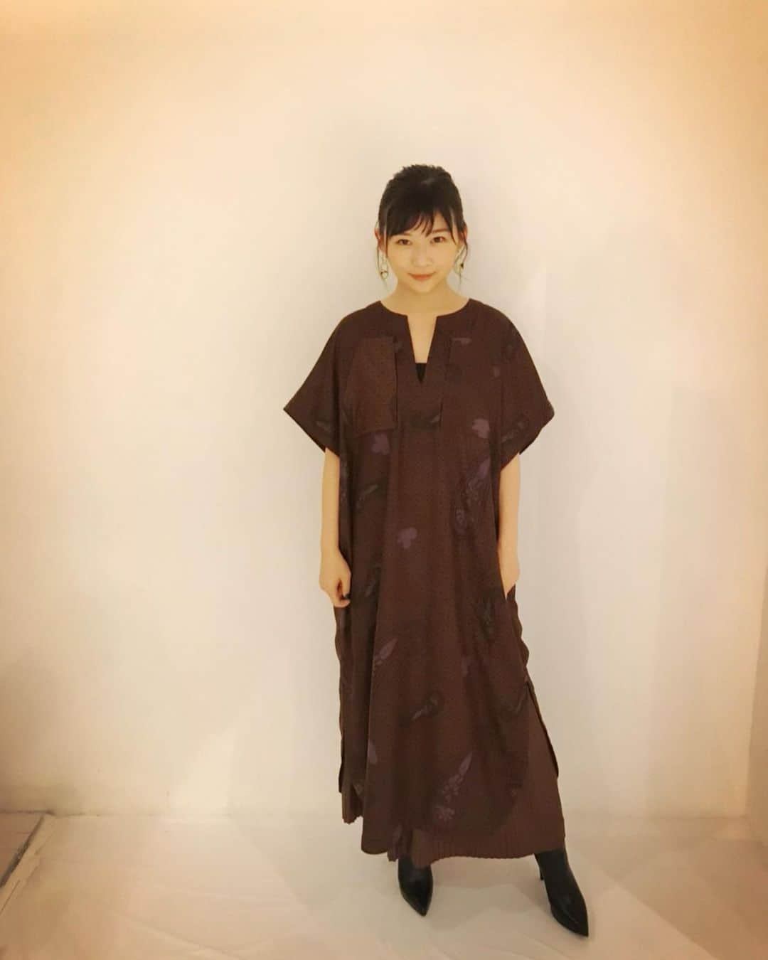 伊藤沙莉さんのインスタグラム写真 - (伊藤沙莉Instagram)「遅ればせながらですが 素敵なお衣装ご紹介です🧚🏻‍♀️ 「生理ちゃん」インタビュー  ニット @miharayasuhiro_official ブラウス イヤーカフ @river_riverscent スカート @kittle_official パンプス @dianashoespress 「生理ちゃん」舞台挨拶  ワンピース スカート @near.nippon_official イヤリング @irolier_offcial ブーツ @dianashoespress  京都国際映画祭  ワンピース @inprocess_tokyo パンツ @un3d_official イヤリング @253_bijoux @dressunreve」10月27日 11時20分 - itosairi