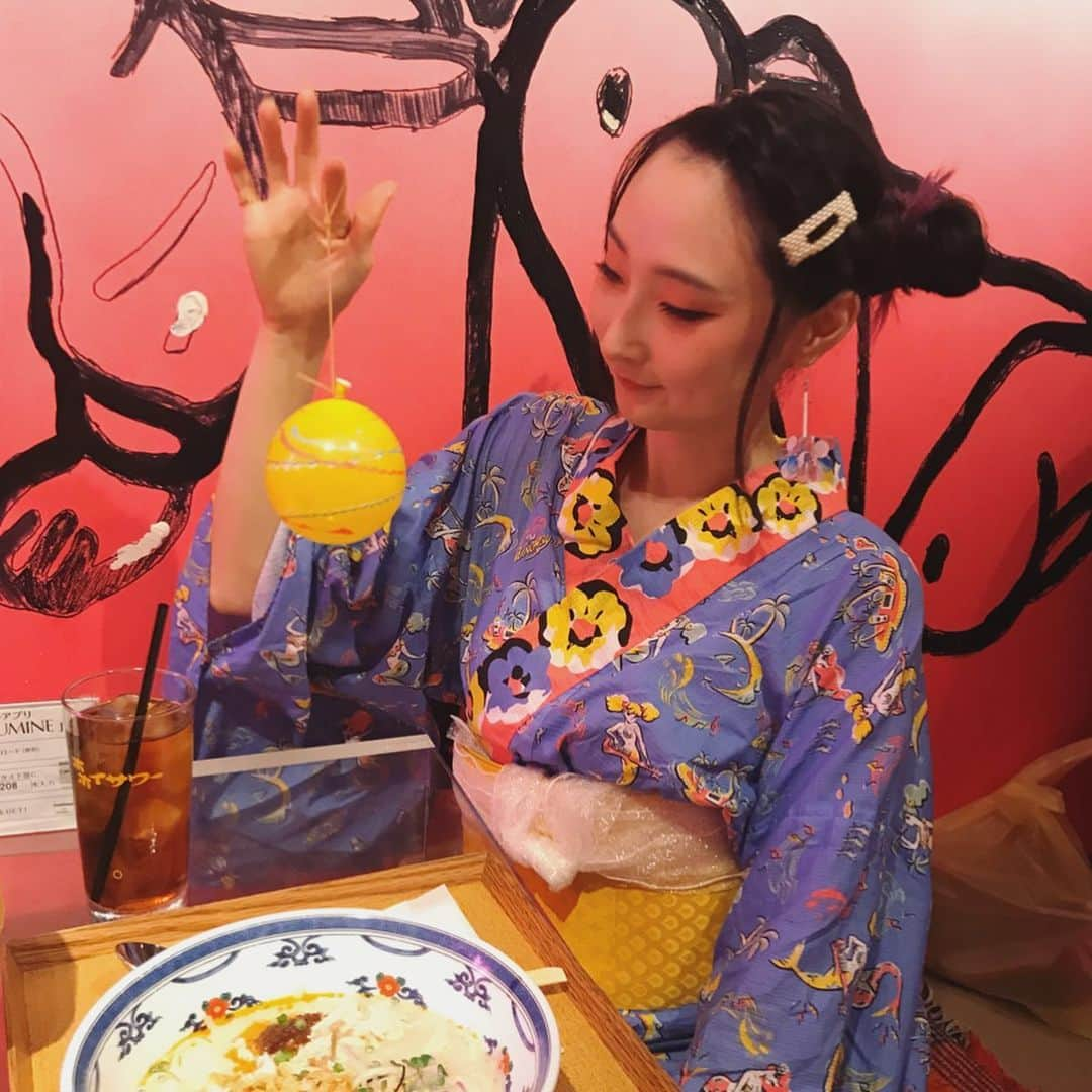 RinRinさんのインスタグラム写真 - (RinRinInstagram)「So my last post said I was back... but then I caught the flu that night and so 😂😂😂 so please doubly excuse my super late summer posts,  I want to show you guys this really fun festival my friend @vivid_vi_vrant invited me to at Kanda Myojin Shrine called Edo Night~ it was like a hidden gem 💎 all the cute fun festival activities in one small space! I’ve included a compilation video~ (let me know if you guys like these in the comments~ I have a lot of mini footages that don’t really warrant a whole vlog but it would be nice to put them somewhere) anyways I got my first ever water-balloon yo-yo and they’re the cutest things 🥰 and I kept it for over a month and it grew mold inside 🤭 so don’t keep them for long time👌🏻 前回の投稿でインスタに戻ったーと言ったけど、その夜熱出てインフルになってしまった…😂だからすごく遅れてる夏の写真許してください🙇🏻‍♀️💦どうしても友達の @vivid_vi_vrant に誘われた神田明神での江戸ナイトの祭りをみんなに見せたい〜なんでもあるかわいい祭りだったー！ミニvログも付いてる、みてね♪ 初めて水ヨヨをゲットして、めっちゃ気にってて1ヶ月以上キープしたらカビ入ってたから長く飾らないでね🤭 . . . #rinrindoll #vividvivrant #matsuri #japanesesummer #japanesefestival #神田明神 #kandamyojin #東京 #東京祭り #edonight #江戸ナイト #yukata #浴衣 #tokyo #japan」10月27日 11時43分 - rinrindoll