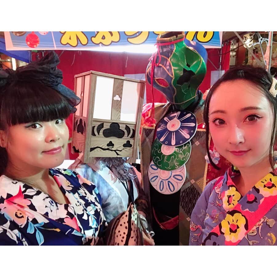 RinRinさんのインスタグラム写真 - (RinRinInstagram)「So my last post said I was back... but then I caught the flu that night and so 😂😂😂 so please doubly excuse my super late summer posts,  I want to show you guys this really fun festival my friend @vivid_vi_vrant invited me to at Kanda Myojin Shrine called Edo Night~ it was like a hidden gem 💎 all the cute fun festival activities in one small space! I’ve included a compilation video~ (let me know if you guys like these in the comments~ I have a lot of mini footages that don’t really warrant a whole vlog but it would be nice to put them somewhere) anyways I got my first ever water-balloon yo-yo and they’re the cutest things 🥰 and I kept it for over a month and it grew mold inside 🤭 so don’t keep them for long time👌🏻 前回の投稿でインスタに戻ったーと言ったけど、その夜熱出てインフルになってしまった…😂だからすごく遅れてる夏の写真許してください🙇🏻‍♀️💦どうしても友達の @vivid_vi_vrant に誘われた神田明神での江戸ナイトの祭りをみんなに見せたい〜なんでもあるかわいい祭りだったー！ミニvログも付いてる、みてね♪ 初めて水ヨヨをゲットして、めっちゃ気にってて1ヶ月以上キープしたらカビ入ってたから長く飾らないでね🤭 . . . #rinrindoll #vividvivrant #matsuri #japanesesummer #japanesefestival #神田明神 #kandamyojin #東京 #東京祭り #edonight #江戸ナイト #yukata #浴衣 #tokyo #japan」10月27日 11時43分 - rinrindoll