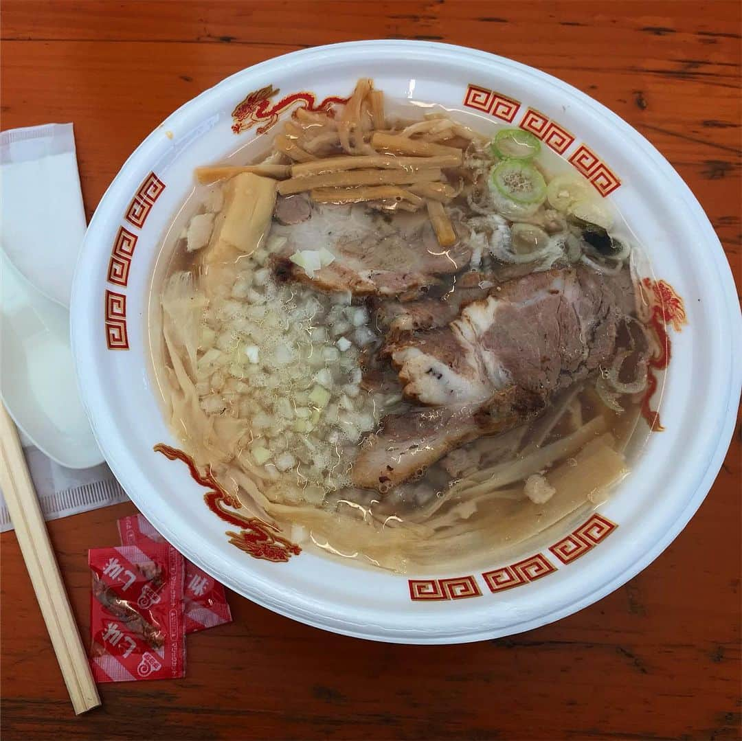 トミタ栞さんのインスタグラム写真 - (トミタ栞Instagram)「#くーちゃんと #大つけ麺博 行ったら #カンカン さんおって びっくりして吐血しそうやったけど笑顔で写真撮れた♡ (#全力じじぃ)(#sakusaku)  東京で #バッタリ遭遇 ってありえなそうで結構あるのな  スクランブル交差点とかでも知り合いすれ違ったこと何回かある。 「あ！あーー！ えーーーー！またぁ〜」 で終わるけどw  #あゆみくりかまき #くりか #私の天使  あ、私のは言い過ぎましたごめんなさい。みんなの、いや、国の天使。 #八重歯最高 #声優しい  #ゴールデンタイガー #TKM #山形屋 #中華そば」10月27日 12時03分 - tomita_shiori