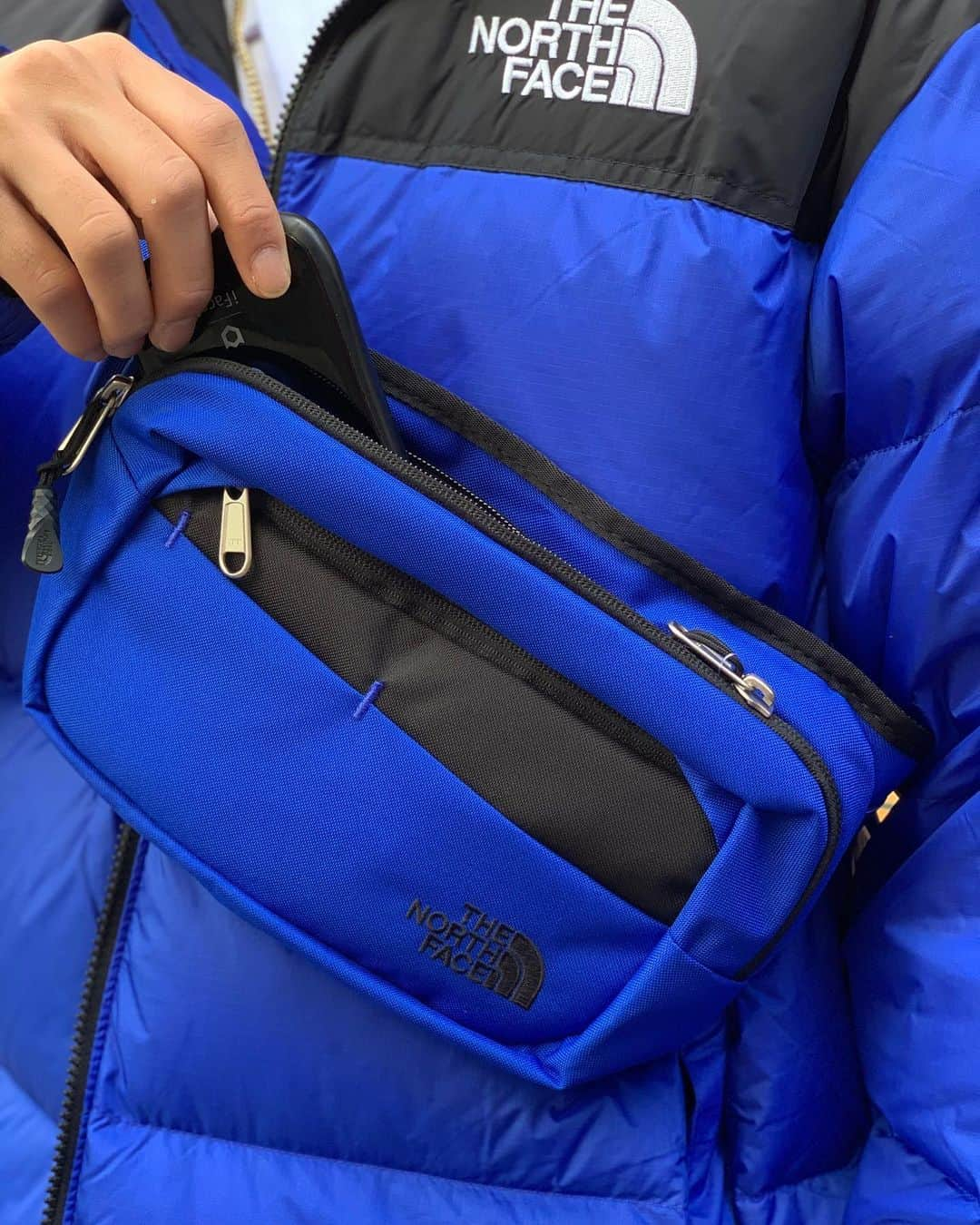 GROW AROUNDさんのインスタグラム写真 - (GROW AROUNDInstagram)「#growaroundnewarrivals  THE NORTH FACE🗻 BOZER HIP PACK 海外企画のウエストポーチ入荷中です👍 NUPTSEとの相性もバッチリです👌 NUPTSE JACKET WEB UP完了中ですお見逃しなく🙌 #tnf #neverstopexploring  #northface」10月27日 12時22分 - growaround