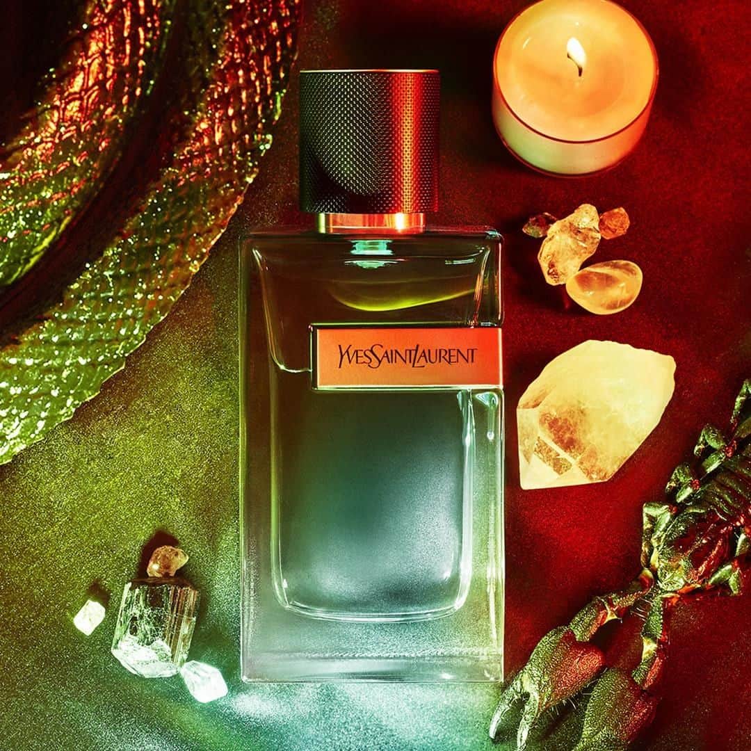 Yves Saint Laurent Beautyさんのインスタグラム写真 - (Yves Saint Laurent BeautyInstagram)「Authenticity and boldness will help now,  Seek to redefine yourself with a solemn vow. Y EAU DE TOILETTE #halloween #yslbeautyhalloween #thatsY」10月27日 22時00分 - yslbeauty