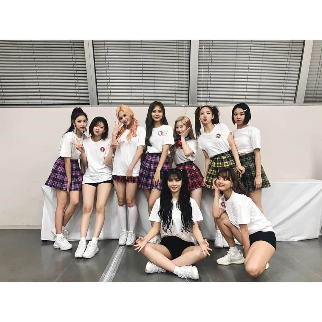 TWICE JAPANさんのインスタグラム写真 - (TWICE JAPANInstagram)「TWICE WORLD TOUR 2019 ‘TWICELIGHTS’ IN JAPAN@幕張初日！TWICEとONCEが一緒にキラキラに輝いた初日でした🌟 ONCEがいて今日も特別な日になりました！ありがとうございます！  #TWICE #TWICEWORLDTOUR2019 #TWICELIGHTS」10月27日 21時58分 - jypetwice_japan