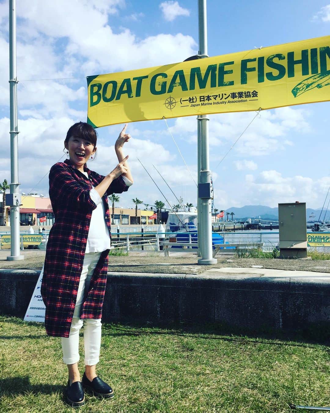 久保田夏菜さんのインスタグラム写真 - (久保田夏菜Instagram)「今日は、 C to Seaアンバサダーの仕事。  ボートゲームフィッシング大会2019 広島大会の司会です！  大物が次々とあがってくる！！！ タチウオに鯛に…。 ハモも。そして…瀬戸内チャンピオンが決まりました^_^！おめでとうございます！  秋の海釣り、 もうしばらく楽しめそうですね〜！ 海っていい！  #国土交通省 #中国運輸局 #CtoSea #プロジェクト #アンバサダー #ご当地 #ボートゲームフィッシング #観音マリーナ #釣り #タチウオ #鯛」10月27日 22時07分 - kanakubota0805