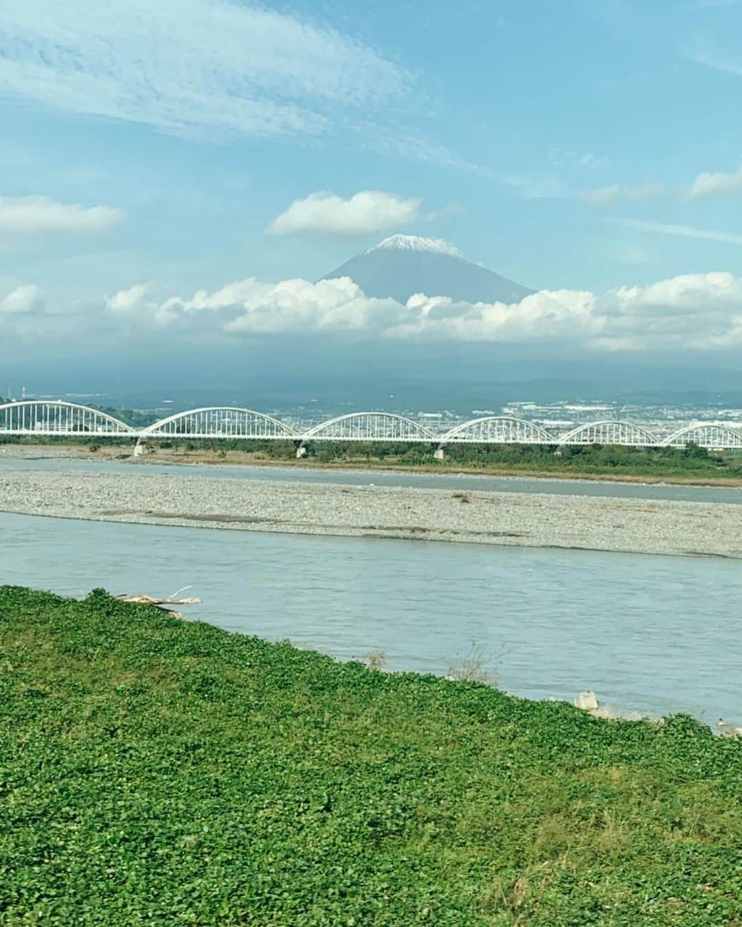 冨張愛さんのインスタグラム写真 - (冨張愛Instagram)「週末Nagoya♡ 今年出会ったばかりの大好きな人たちと ひたすら飲んで食べて飲んで楽しかった〜☺︎ 展示会で頼んで届くの心待ちにしていたニット着ていきました😘 ウール&カシミアであったかいので寒くなってからも沢山着よう💋 * knit ... #ined @superior_closet_official  denim ... #upperhights @upperhights  #instagood #coordinate #ootd #outfit #fashion #instafashion #meg_ootd #코디네이트 #패션 #카메라 #コーディネート #コーデ #ファッション #今日のコーデ #今日の服 #157cmコーデ #イネド #白ニット #名古屋旅行 #名古屋 #熱田神宮」10月27日 22時17分 - megumitomihari